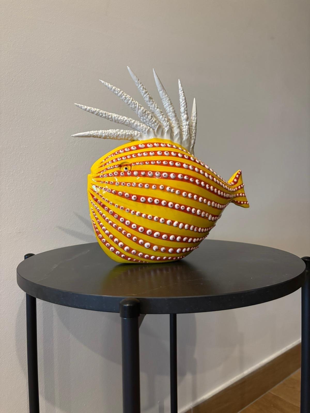 Fisch. Handgefertigtes und handbemaltes keramisches Dekorationsdesign. Italien, 2025. Maßgeschneidert. im Angebot 1