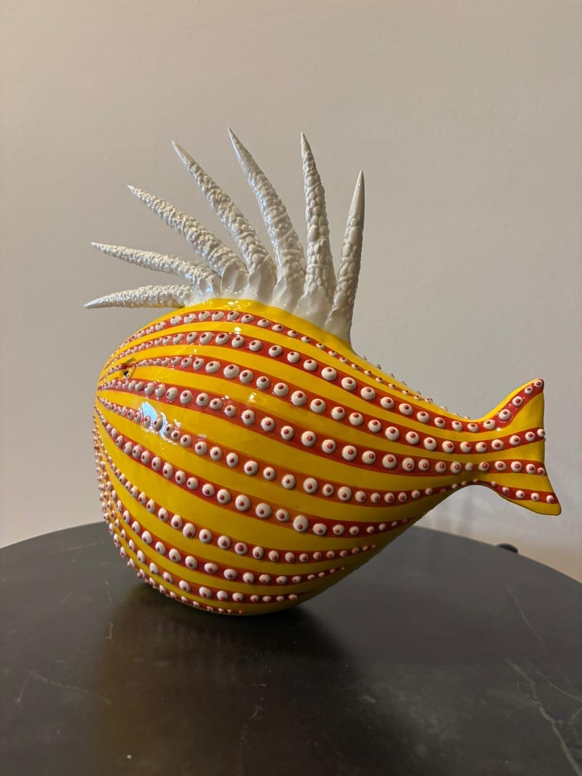 Fisch. Handgefertigtes und handbemaltes keramisches Dekorationsdesign. Italien, 2025. Maßgeschneidert. im Angebot 4