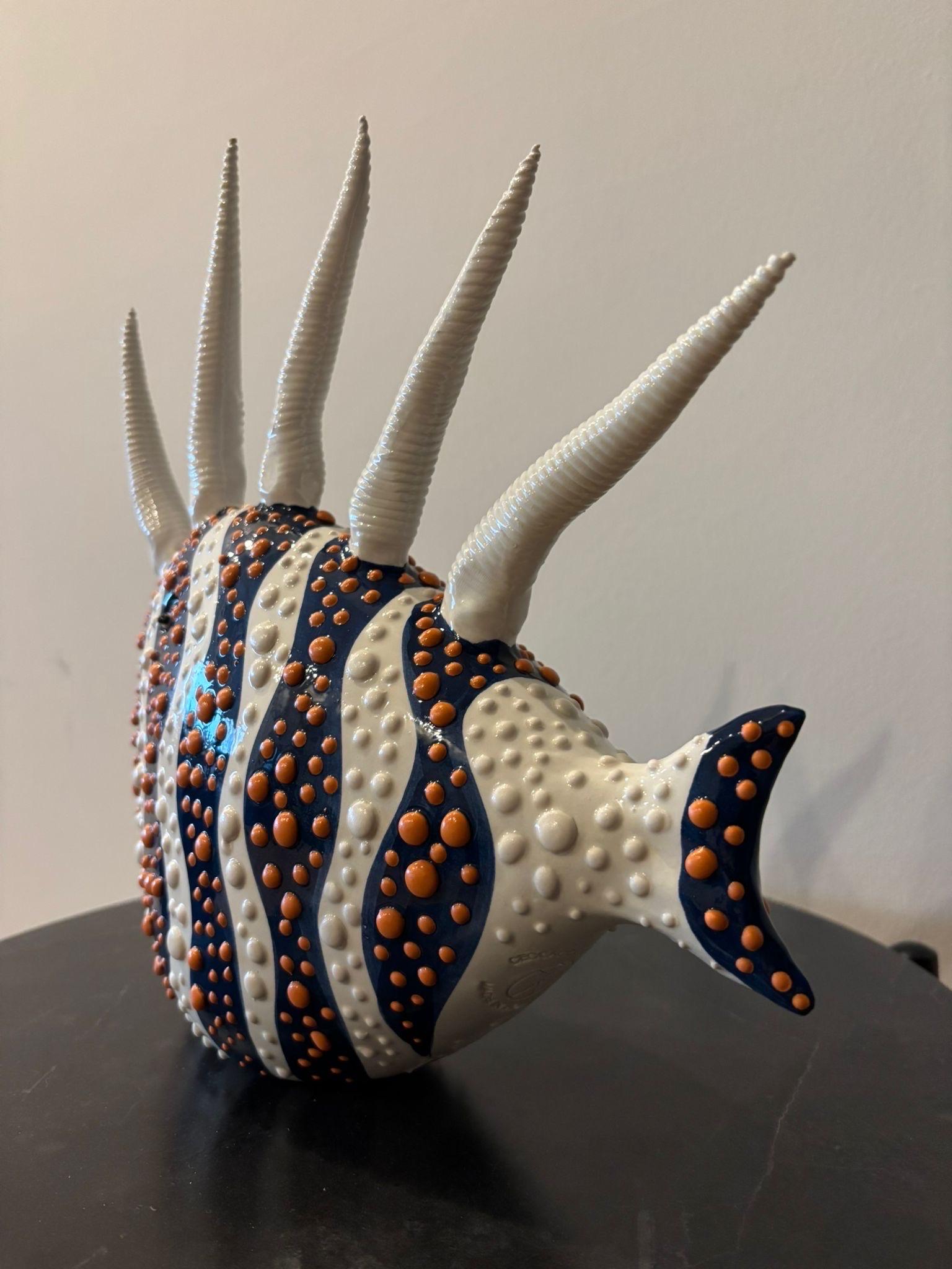 XXIe siècle et contemporain Poisson. Design/One en céramique décorative. Fabriqué à la main en Italie. Sur mesure. 2025 en vente