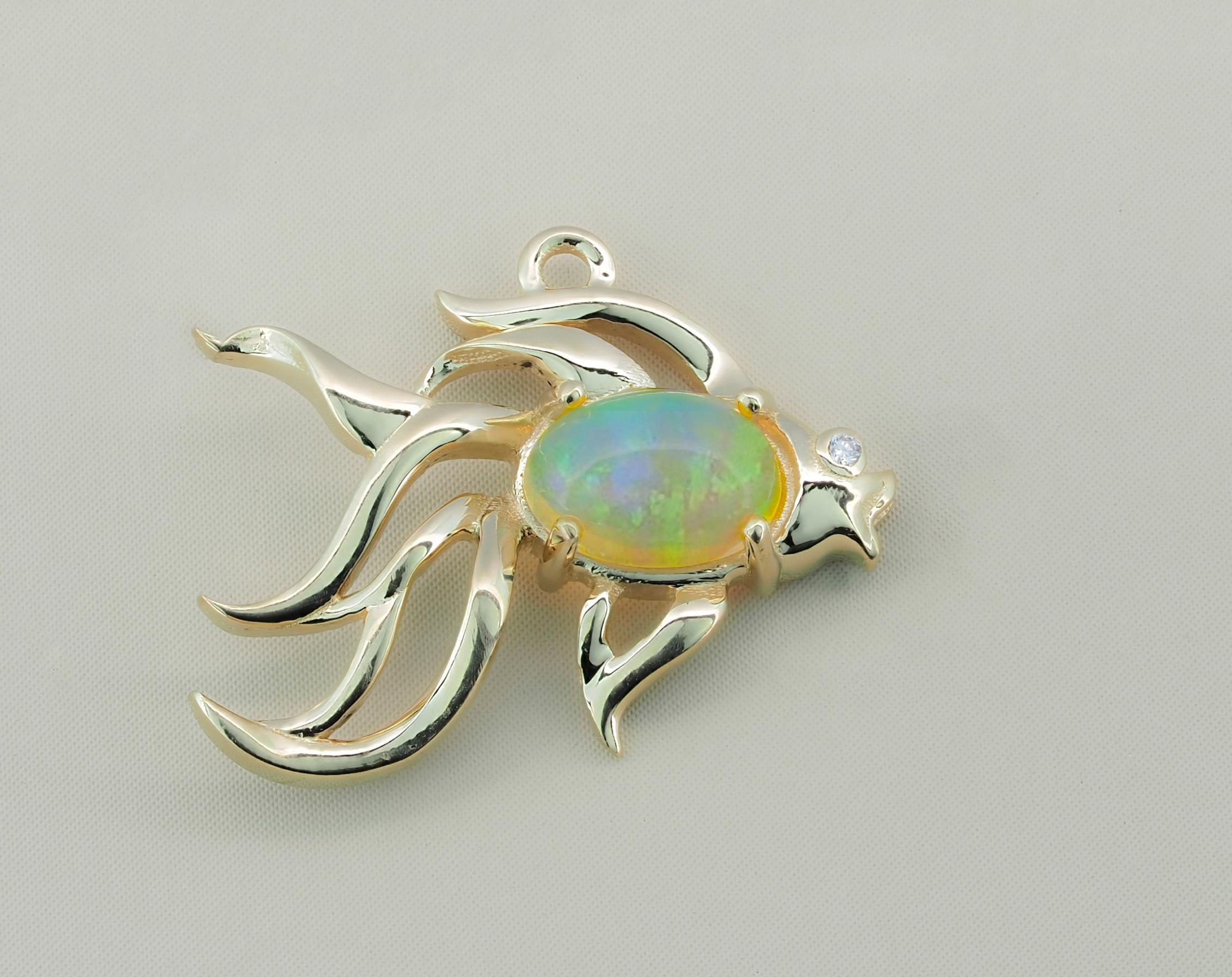 14 Karat Gold-Anhänger mit Fischmuster, Opal und Diamant (Moderne)