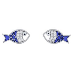 Pendientes de pez con moissanitas y esmalte azul en oro de 14k.