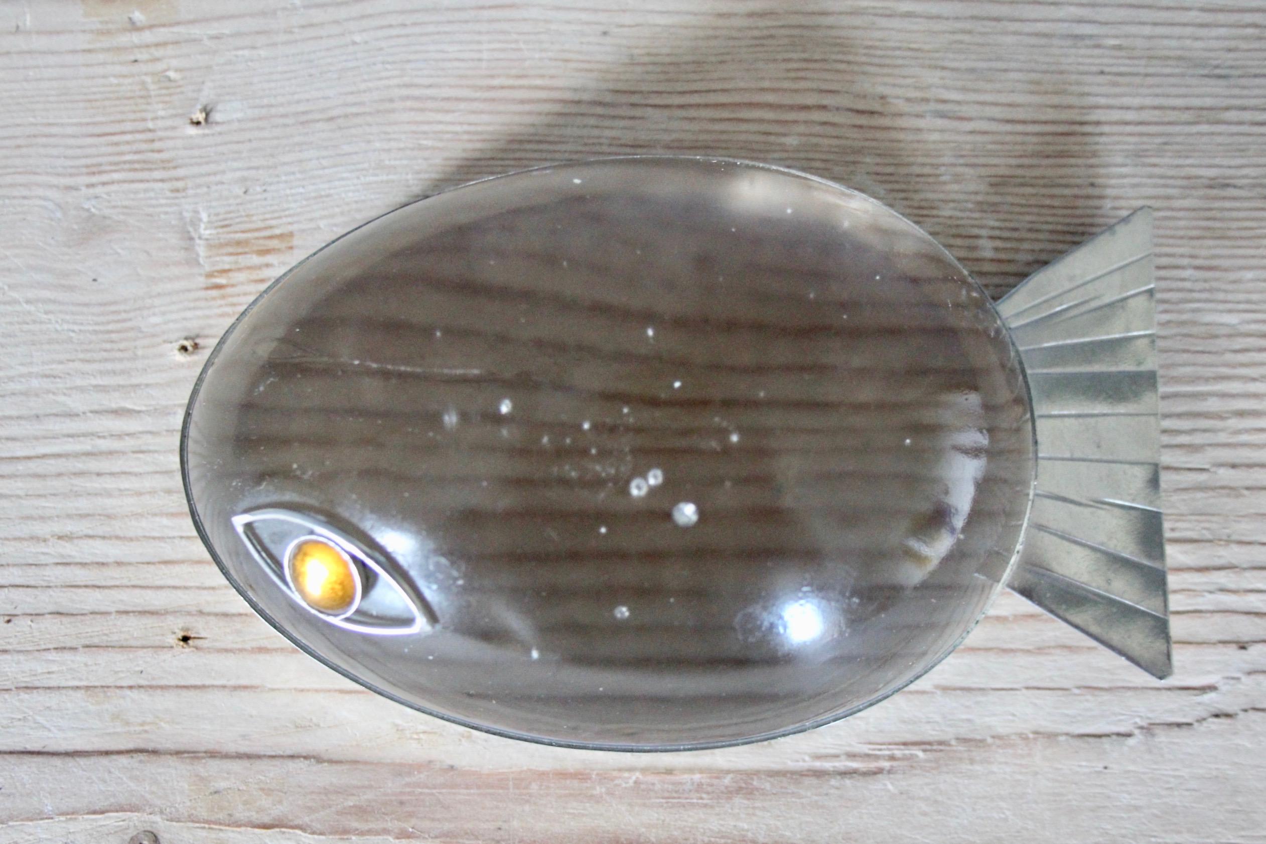 Fish Glass and Metal Paperweight In Good Condition In grand Lancy, CH