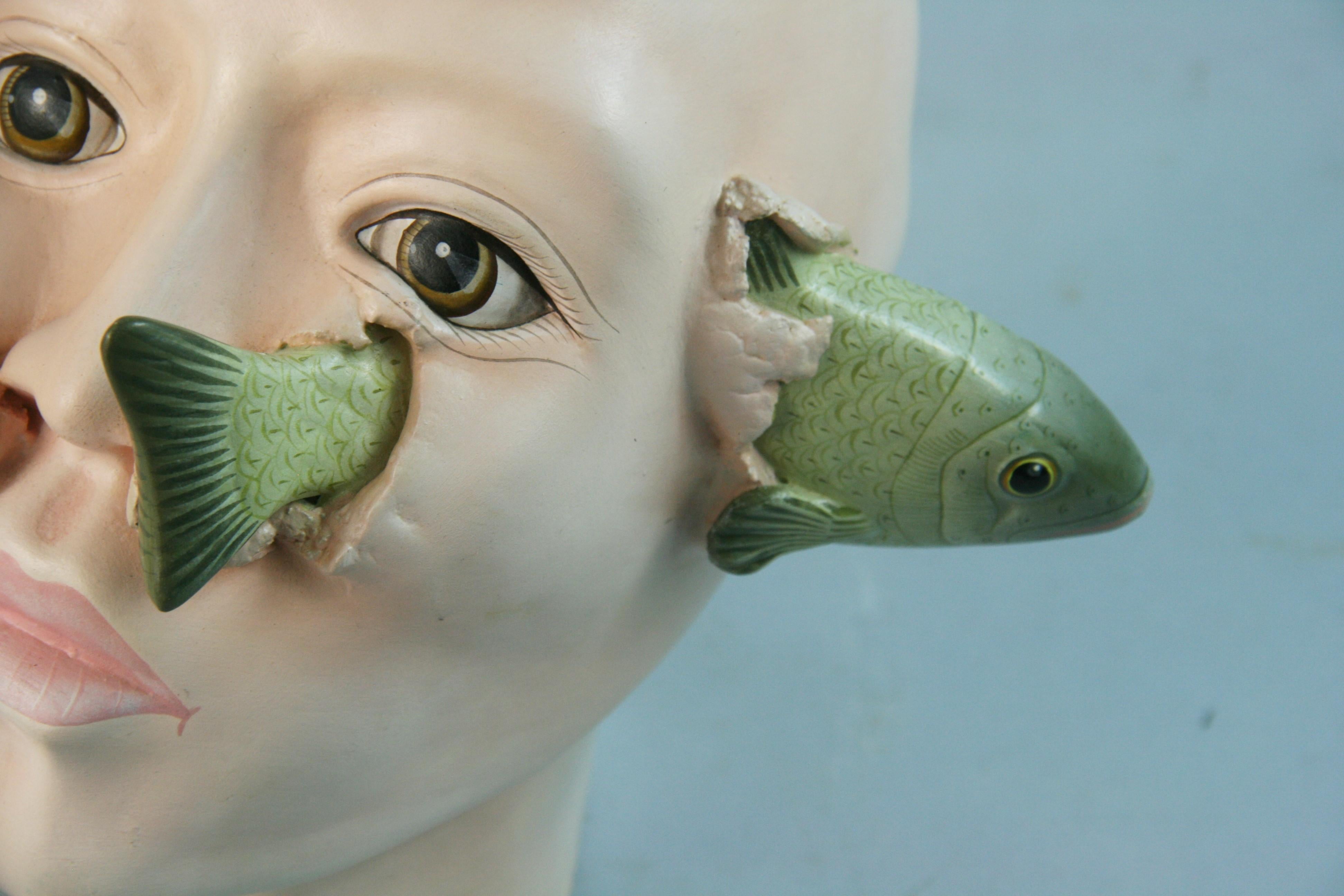 Fischkopf-Keramik-Skulptur aus der Werkstatt von Sergio Bustamante, signiert von Macias im Angebot 1