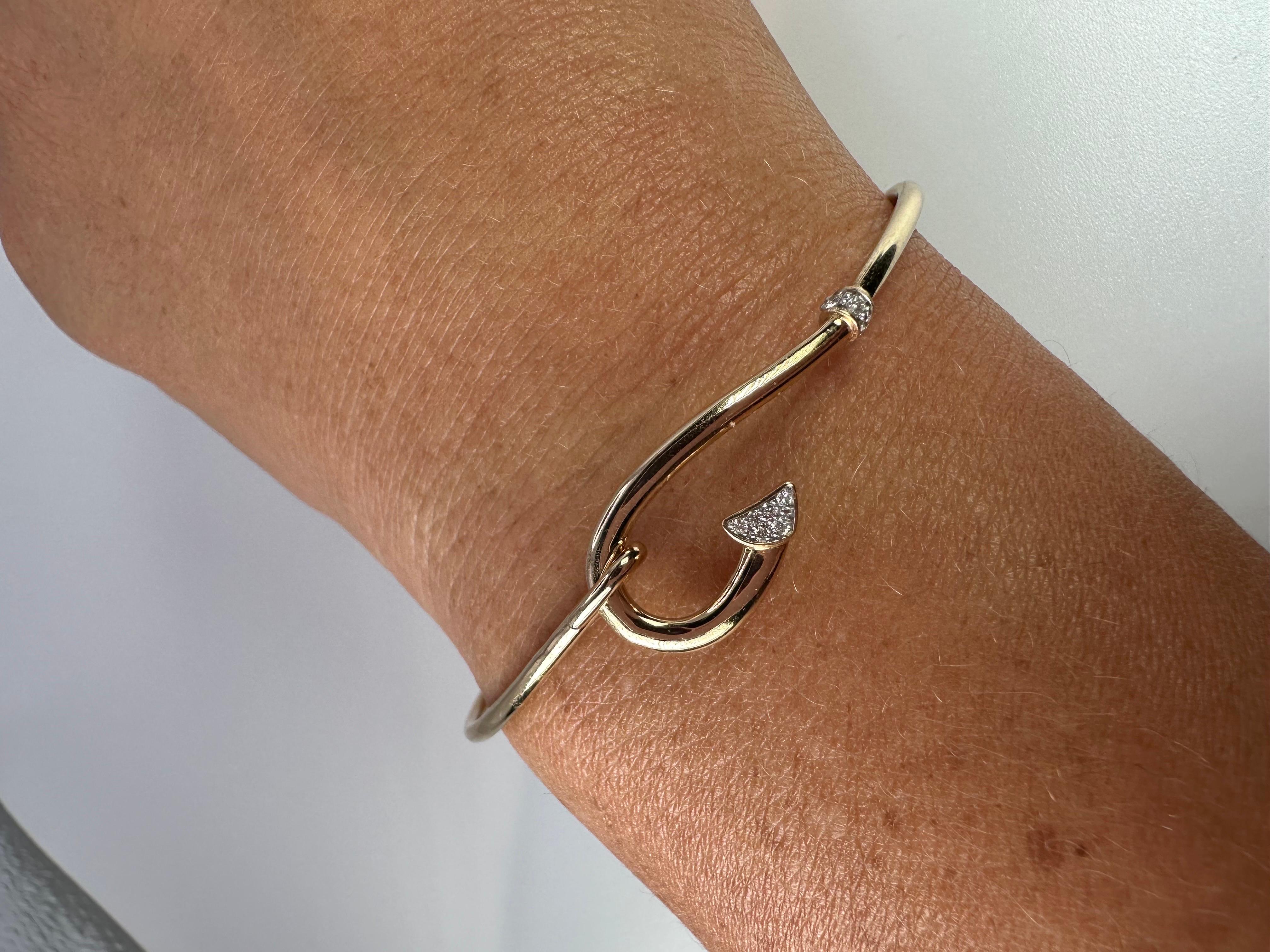 Fish Hook Bracelet 14 Karat Gold and Diamonds In New Condition For Sale In Jupiter, FL