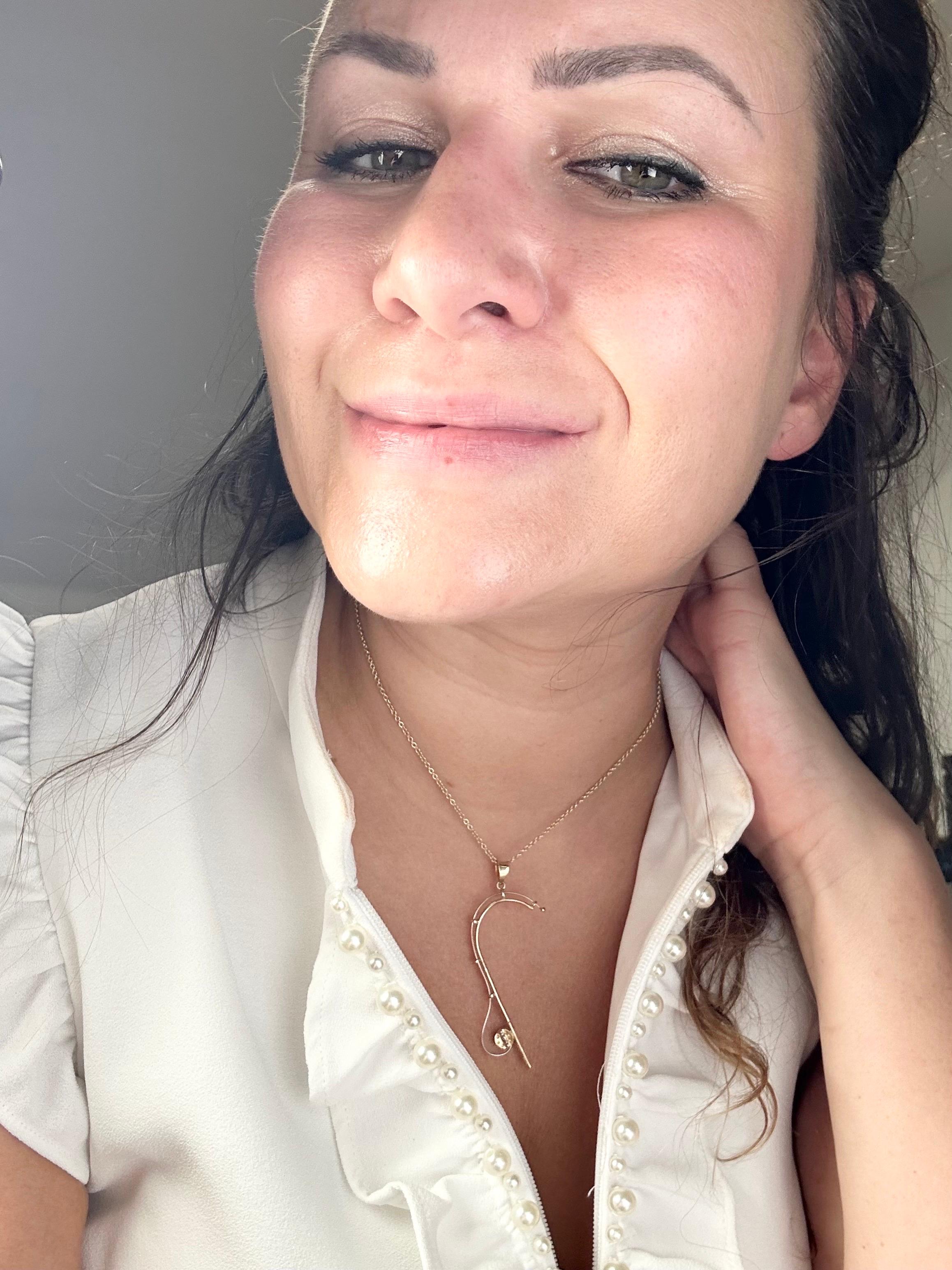 Collier avec pendentif en forme d'hameçon de poisson en vente 2