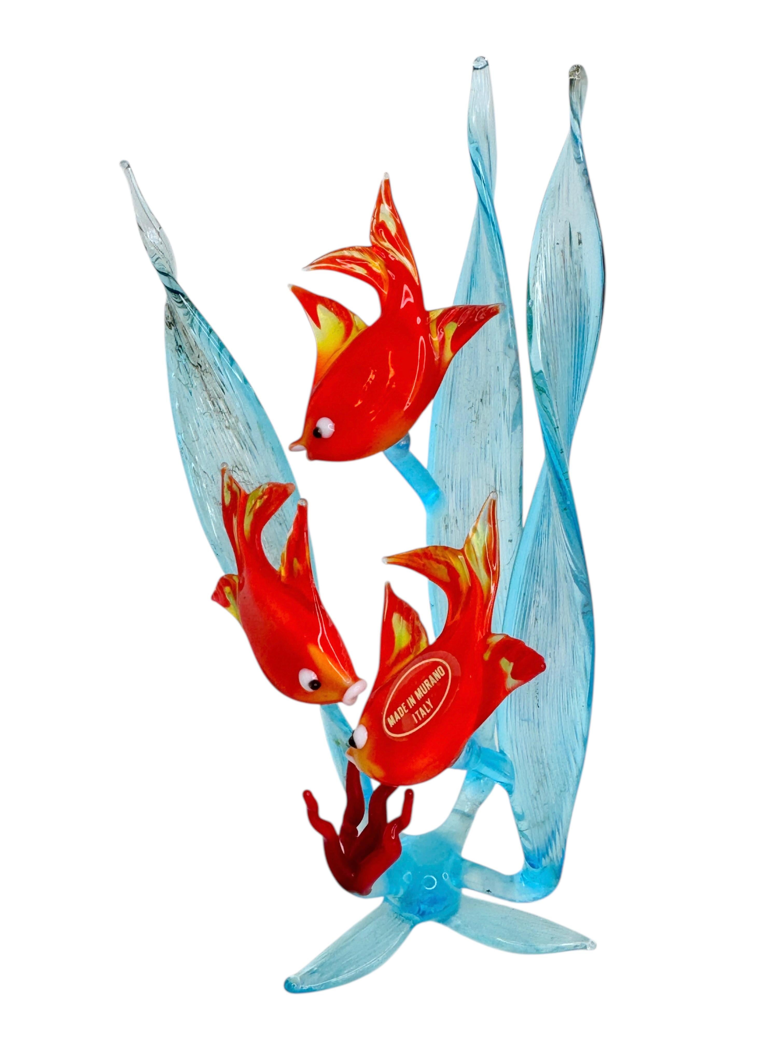 Fish In Corals Murano Art Glass Sculpture Figure Mid-20th Century, Venice Italy Moderno de mediados de siglo