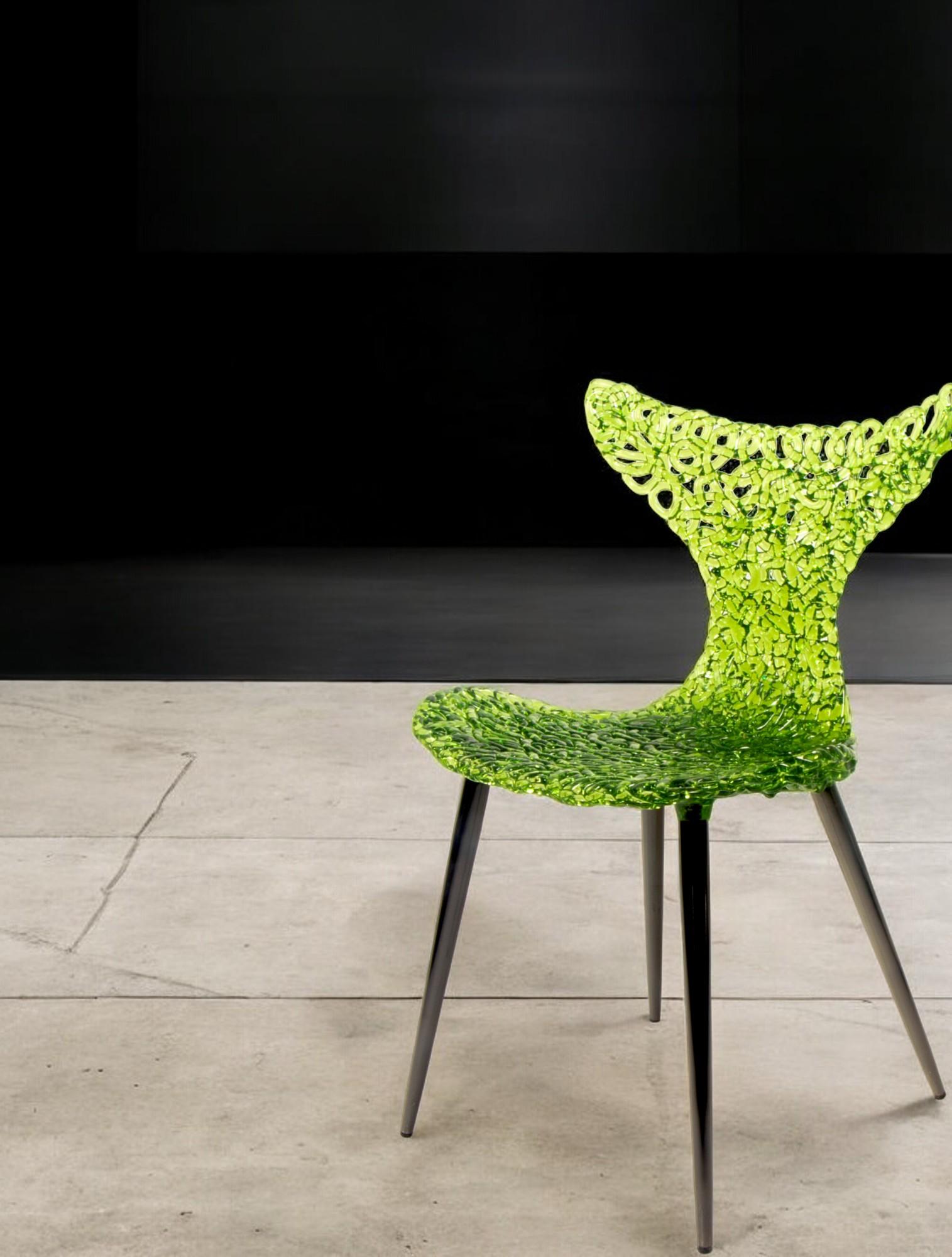 Sedia innovativa - Design fluido con riflessi di luce e opzioni di colore audaci In condizioni Nuovo in vendita a Monroe, NY