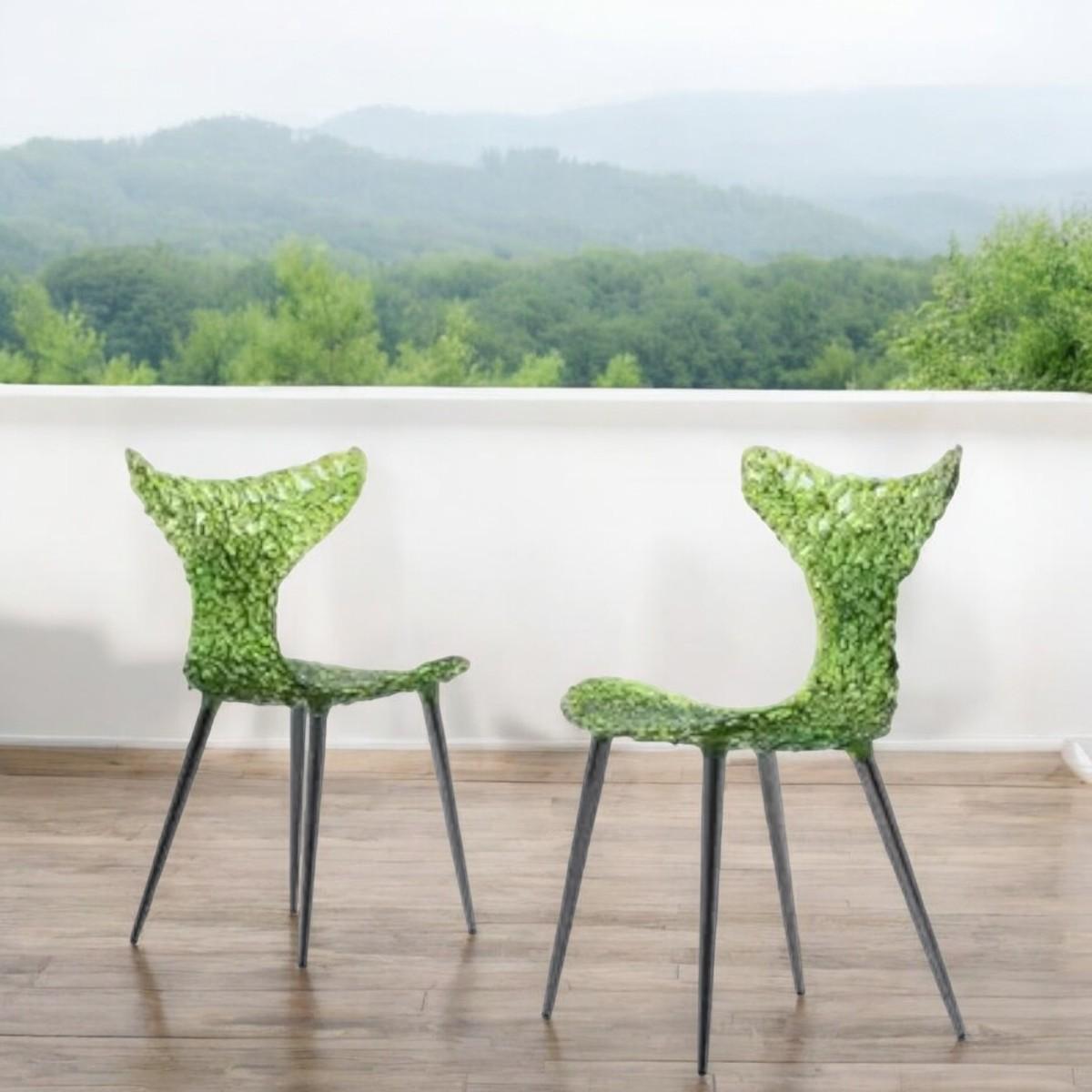 Sedia innovativa - Design fluido con riflessi di luce e opzioni di colore audaci in vendita 2
