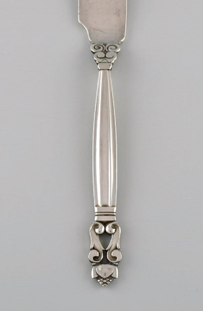 Fischmesser aus Sterlingsilber. Georg Jensen Stil. 1930er / 40er Jahre.
Maße: Länge: 20,5 cm.
In ausgezeichnetem Zustand.
Gestempelt.