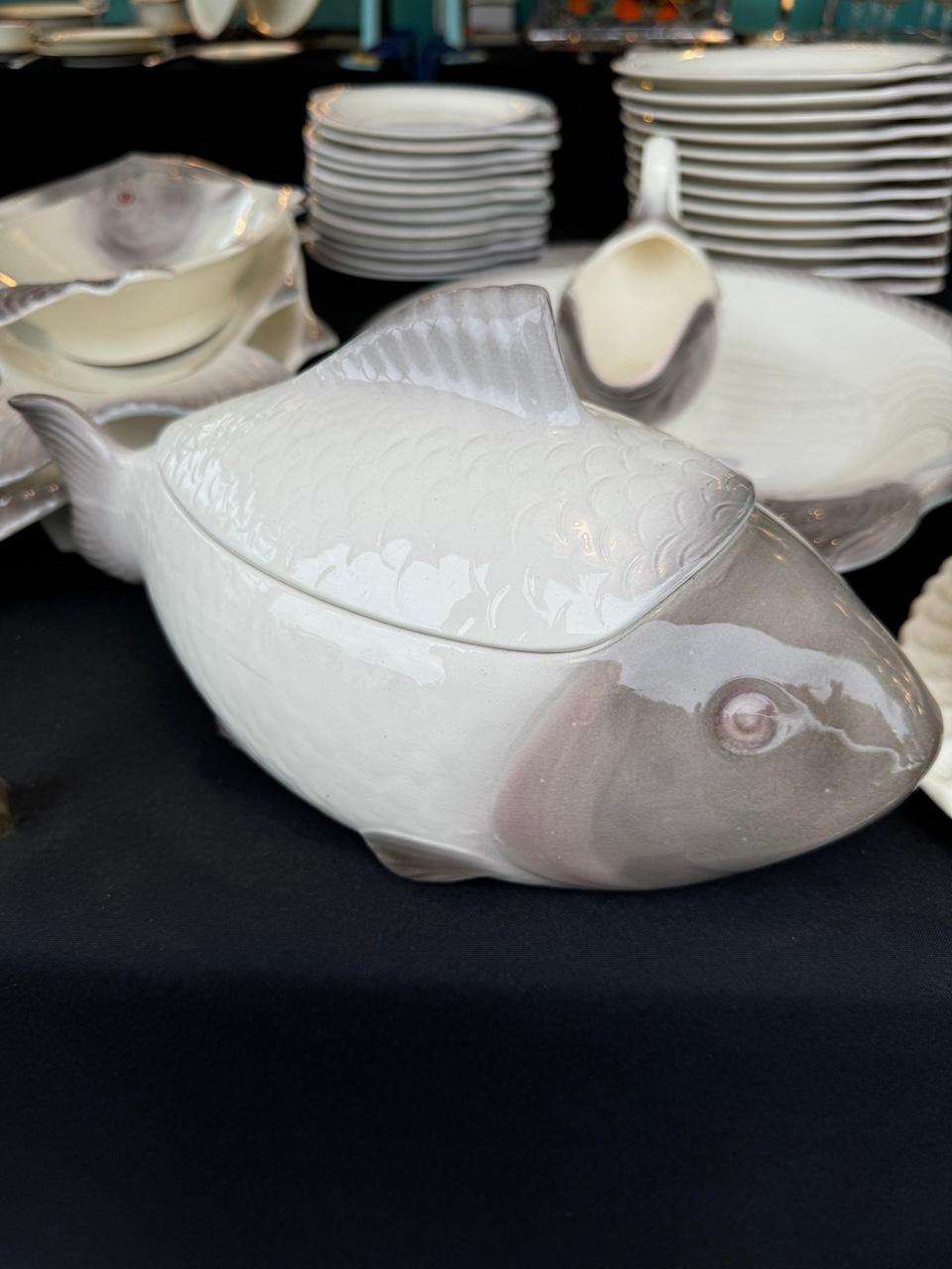 24 Platos y cubiertos de pescado Loza vidriada Waechtersbach Alemania A. Müller principios del siglo XX