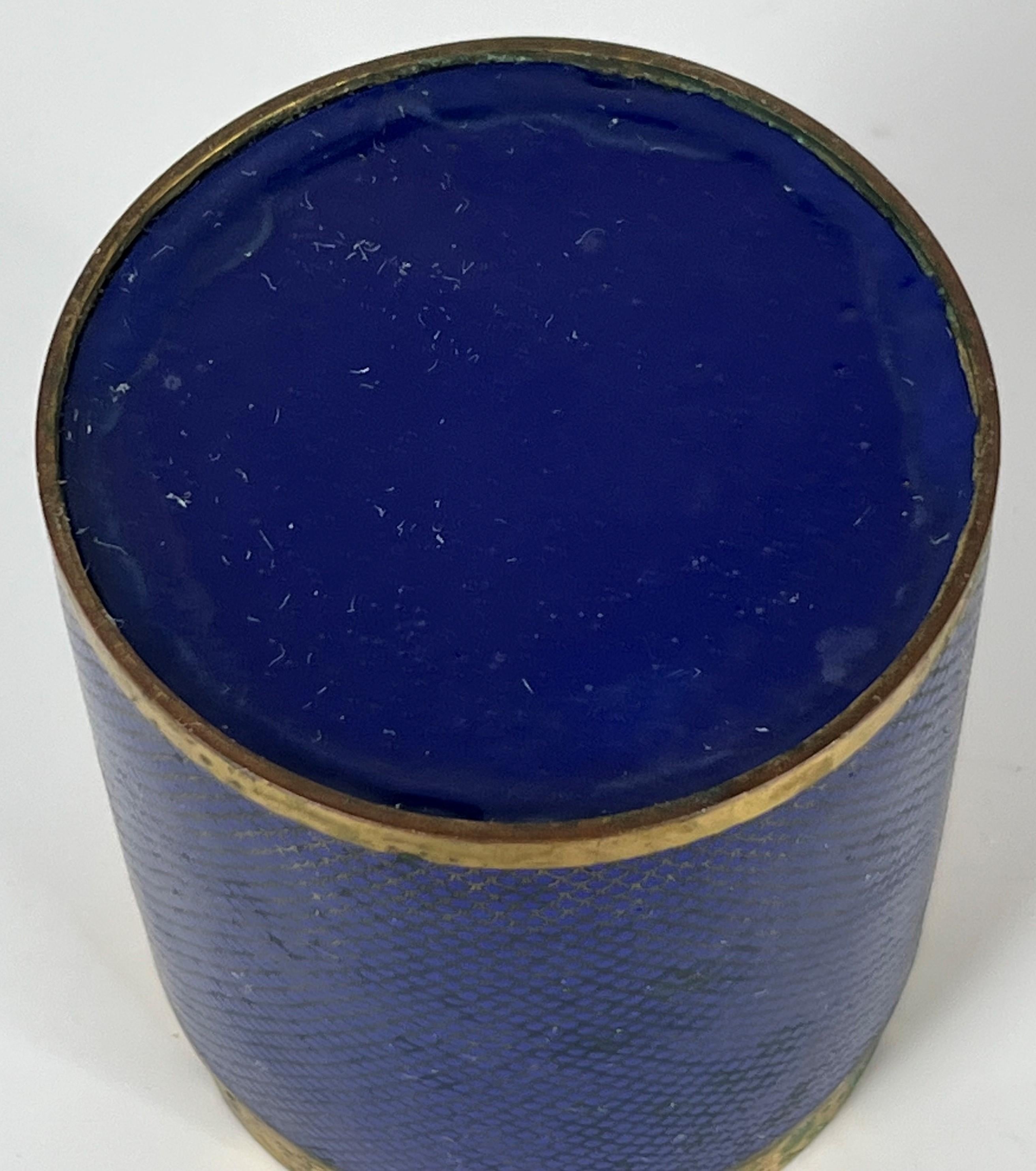 Mitternachtsblaue chinesische Cloisonné-Tabakdose in Fischform, 1930''s (Metall) im Angebot