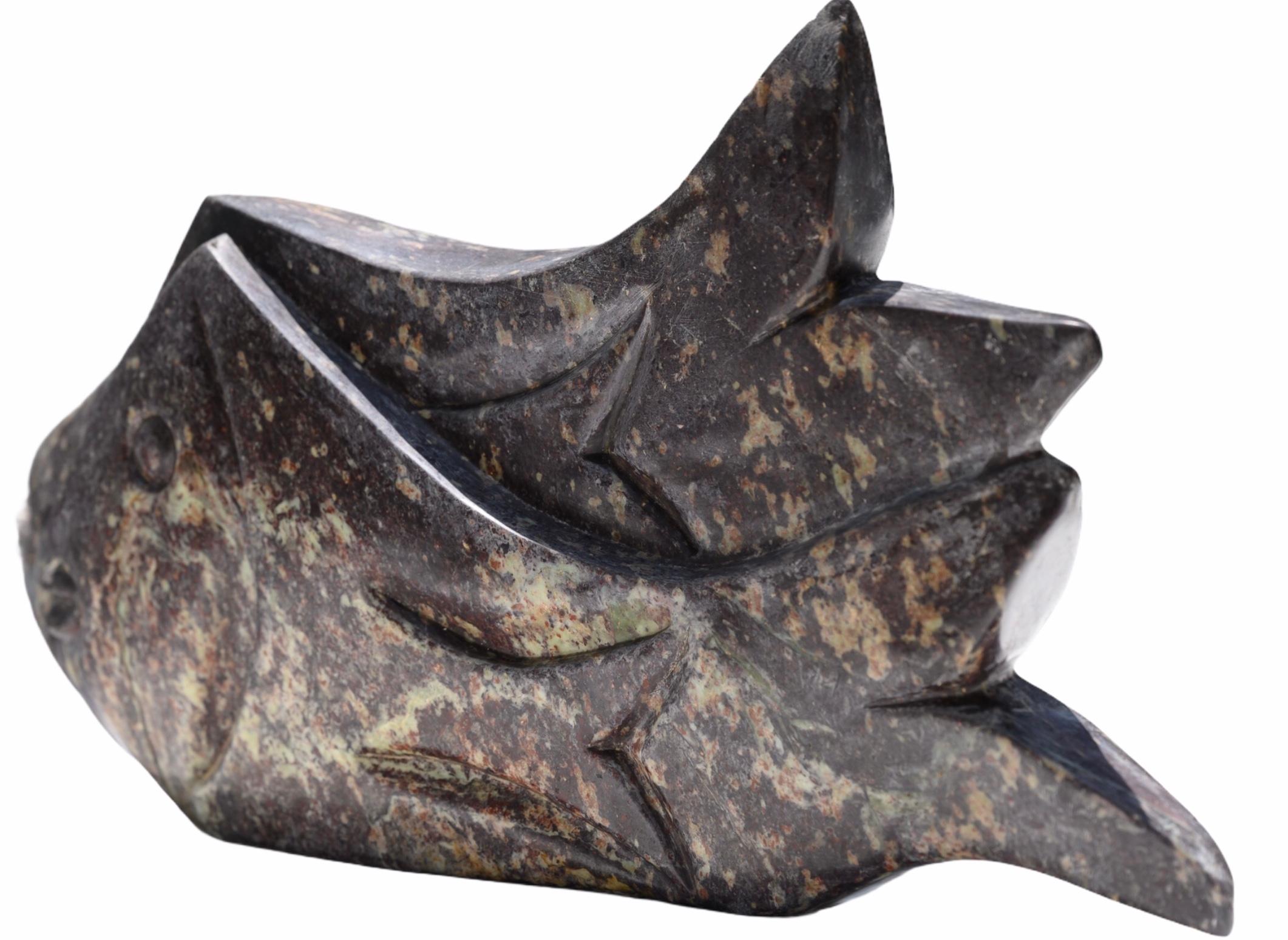 20ième siècle Pheoleen Gandari Sculpture de poisson en pierre Shona sculptée à la main