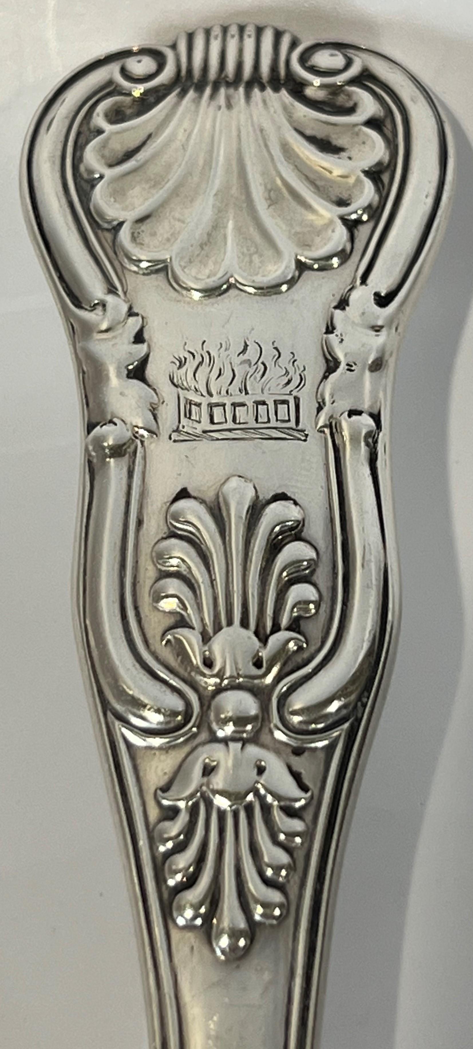An extraordinary sterling silver fish server. William Bateman produced it in 1830 in London. The engraving of a burning building was unfamiliar and fascinating. After the Great London Fire of 1666 a monument was erected and the Court of Common