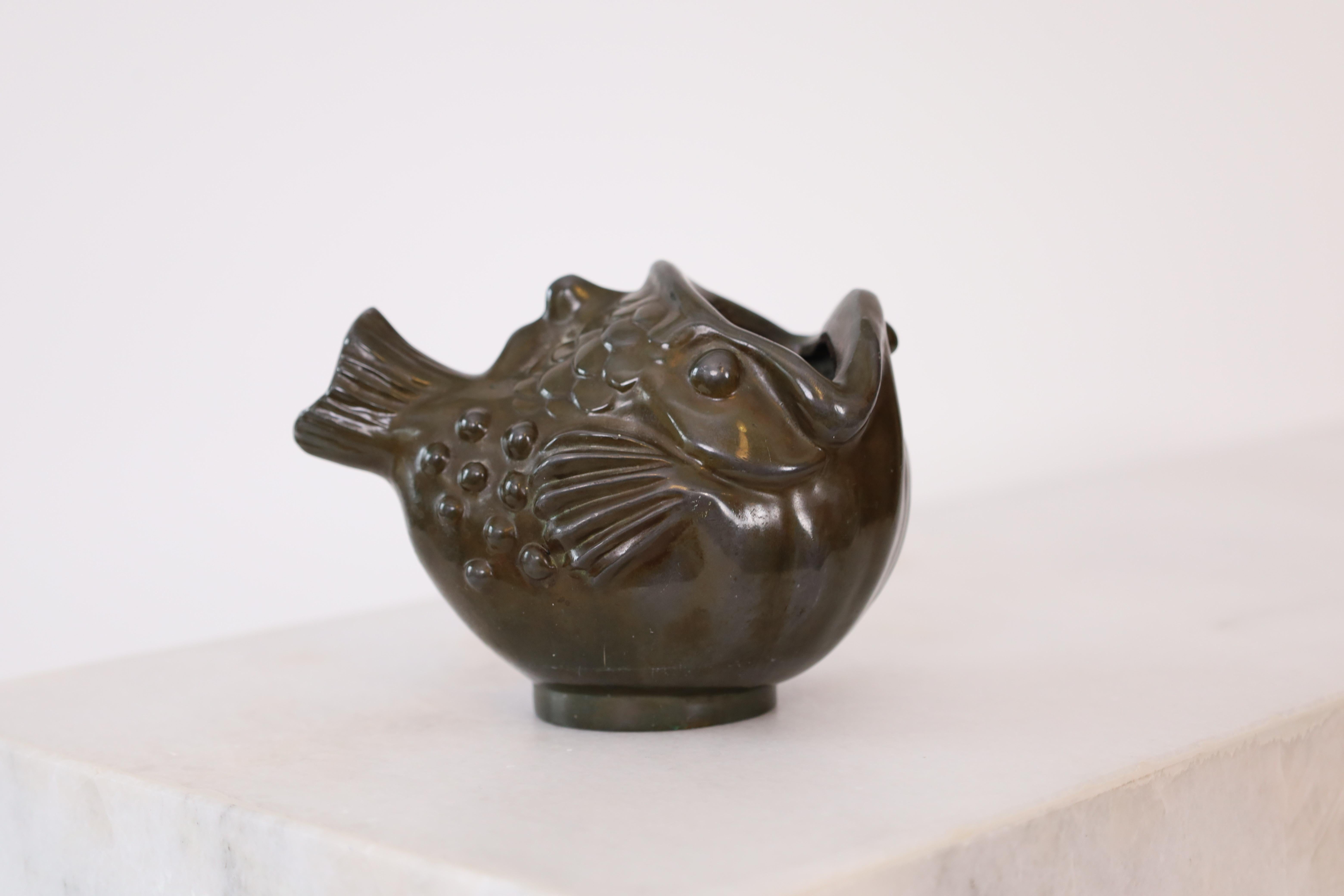 Vaso Diskometal Art Deco a forma di pesce di Just Andersen, anni '30, Danimarca In condizioni discrete in vendita a Værløse, DK