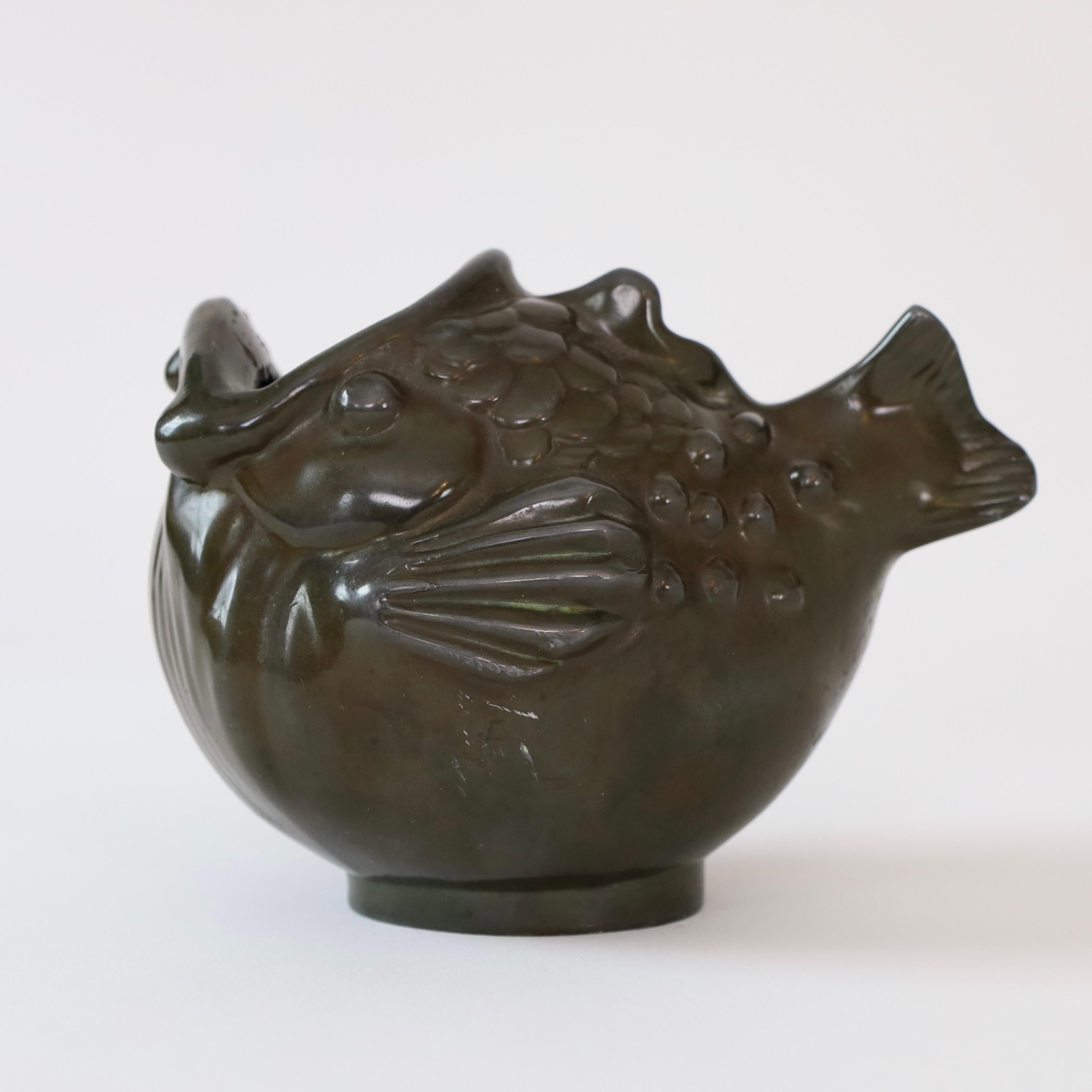 Metallo Vaso Diskometal Art Deco a forma di pesce di Just Andersen, anni '30, Danimarca in vendita