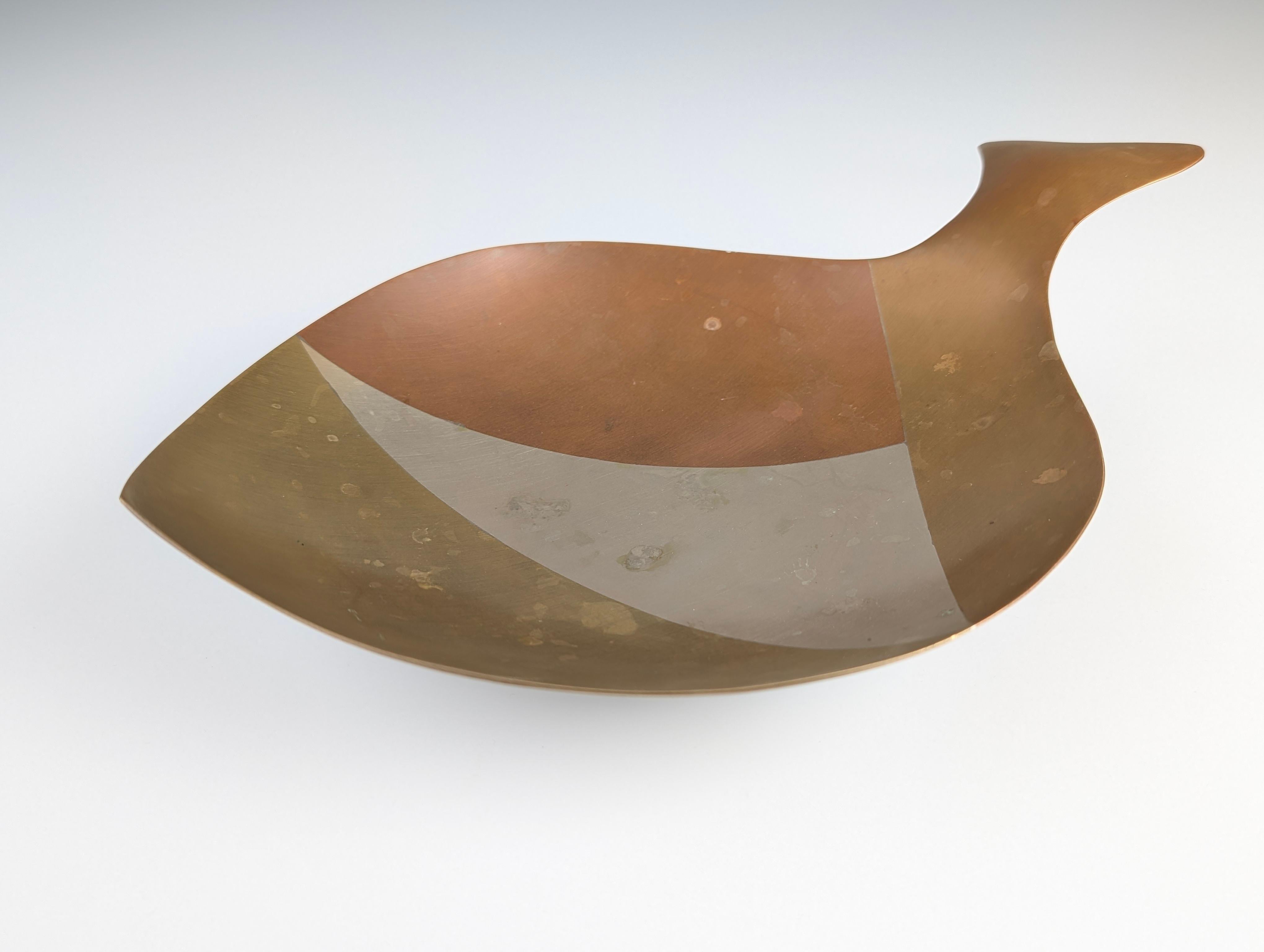 Centrotavola a forma di pesce, rame e ottone con metalli misti, E. Cabello, anni '60 in vendita 4
