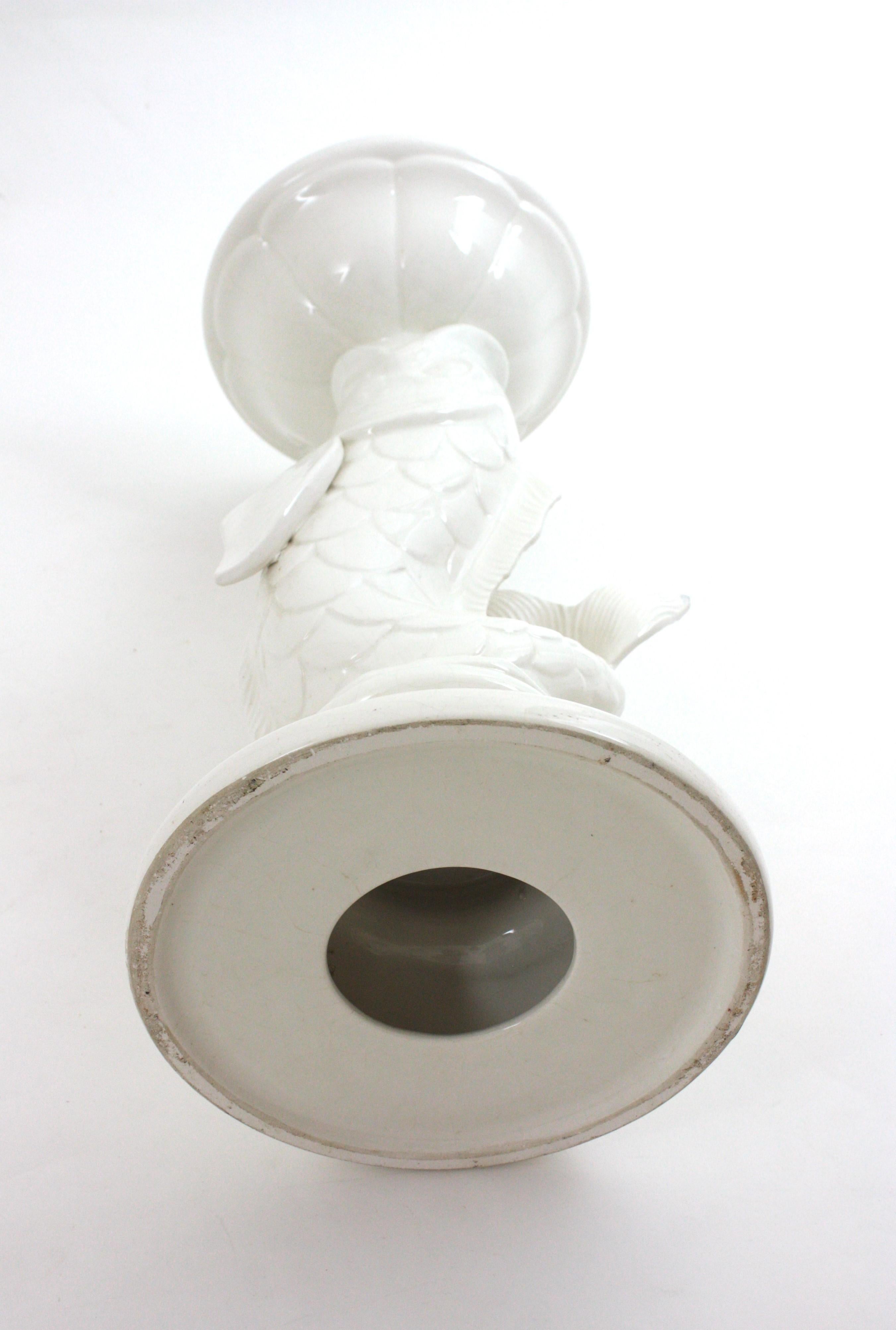 Tavolino a forma di pesce in ceramica bianca, Spagna 1950 in vendita 9