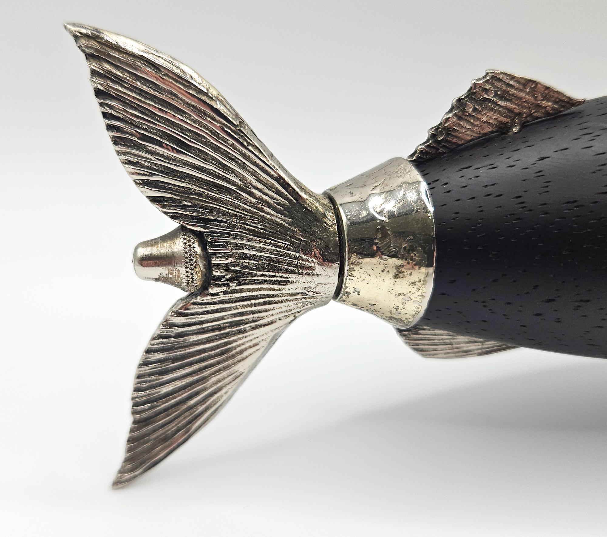 Moulin à poivre en forme de poisson en métal argenté par Tre Spade, Italie, c. 1960 en vente 4