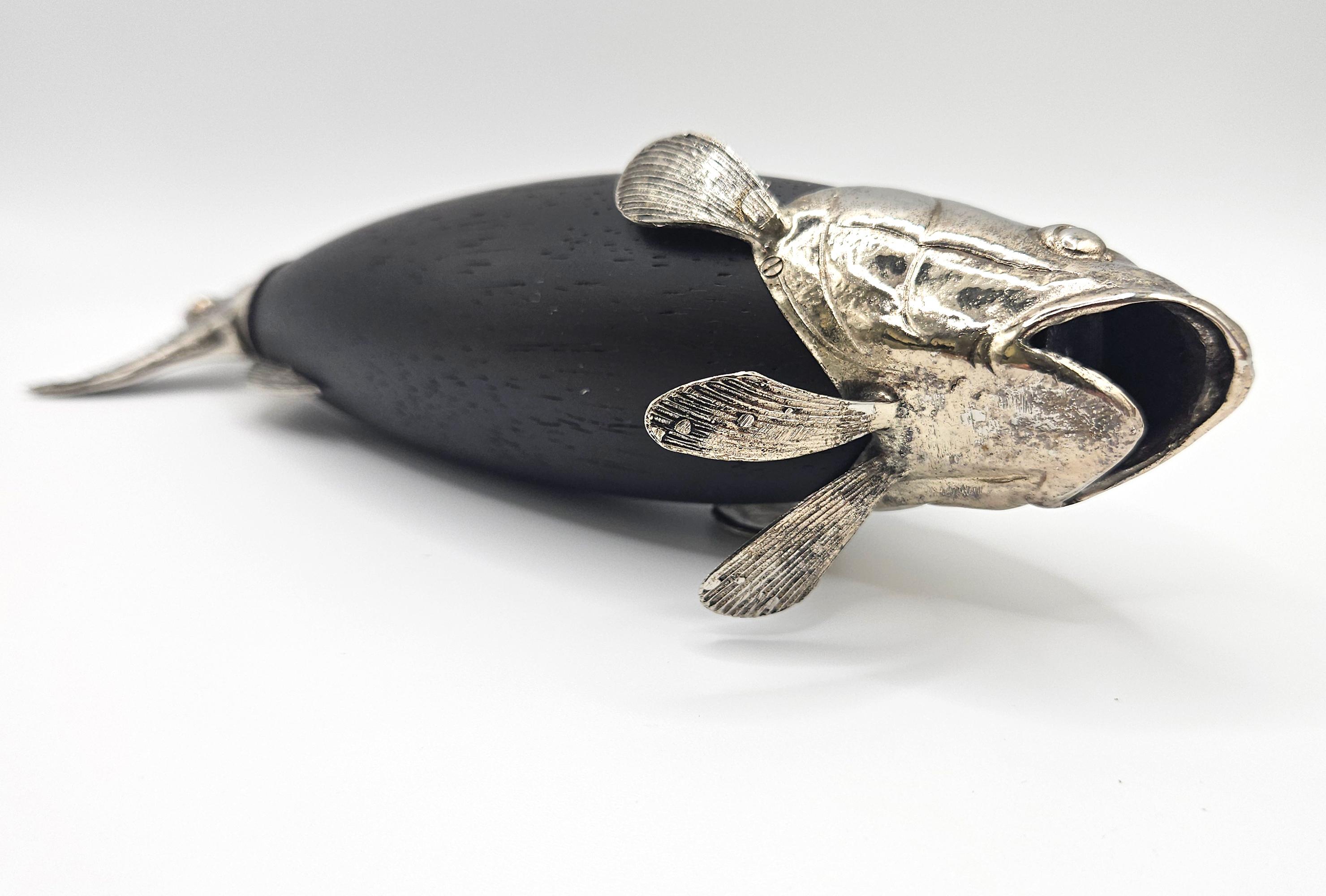 Moulin à poivre en forme de poisson en métal argenté par Tre Spade, Italie, c. 1960 en vente 7