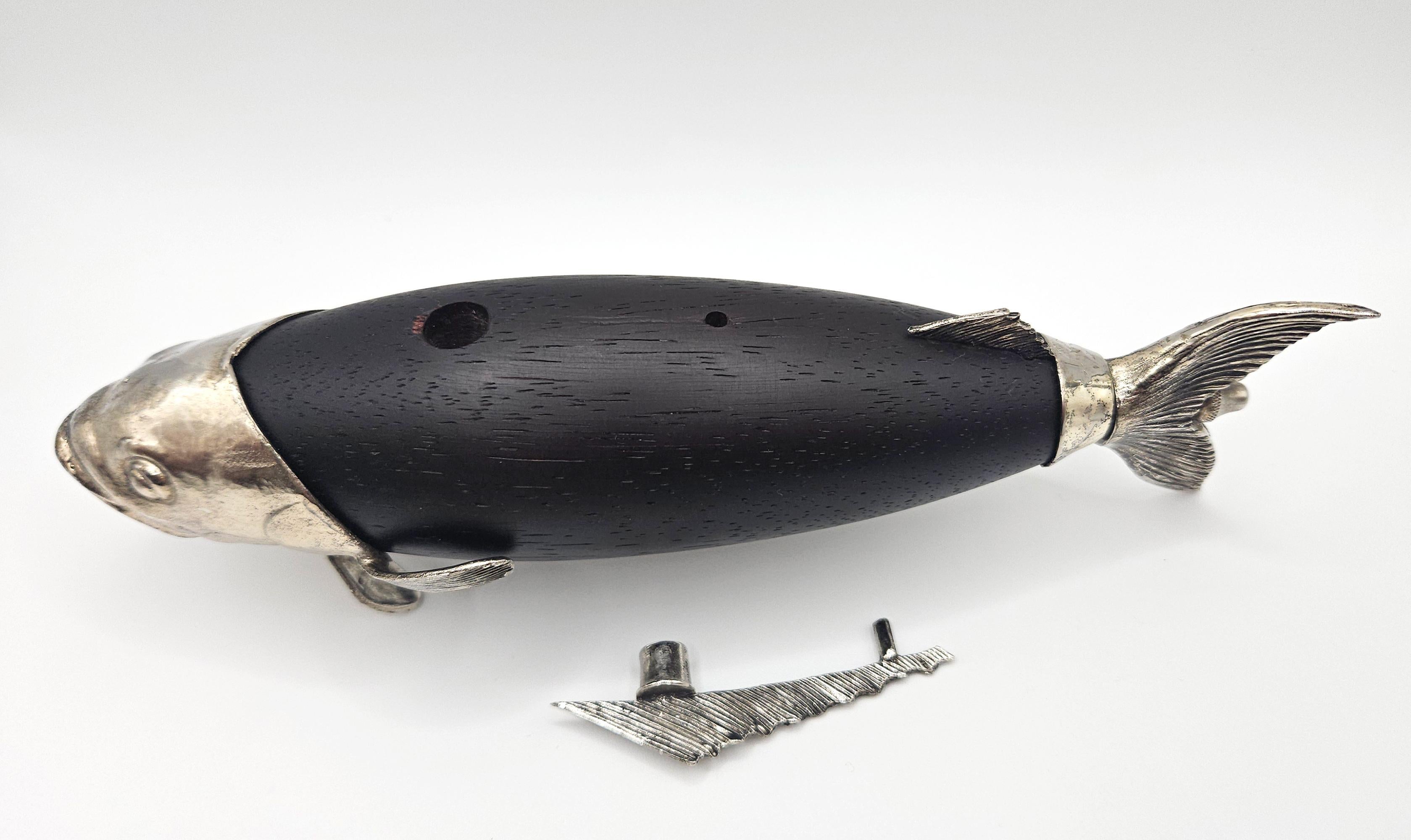 Moulin à poivre en forme de poisson en métal argenté par Tre Spade, Italie, c. 1960 Bon état - En vente à London, GB