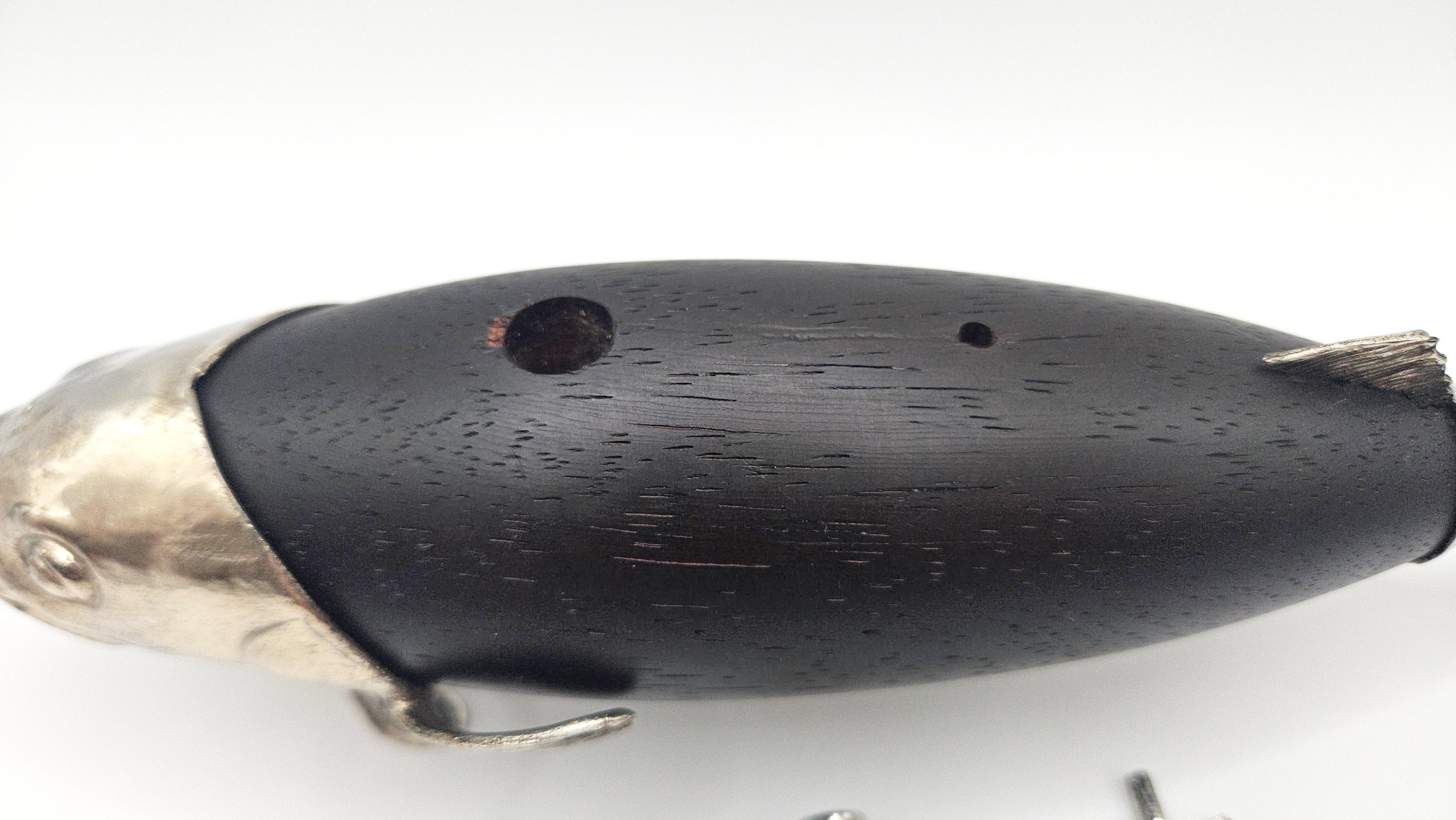 20ième siècle Moulin à poivre en forme de poisson en métal argenté par Tre Spade, Italie, c. 1960 en vente