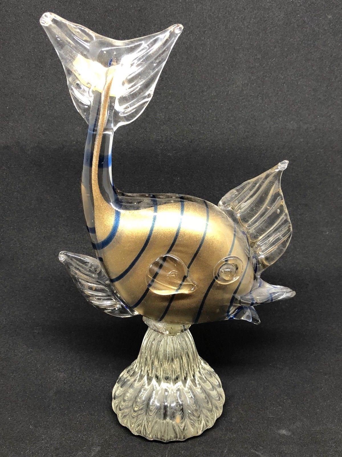 Gorgeous handblown Murano art glass fish statue. A beautiful decorative item in clear glass with gold inside and blue strips. Made in Murano, Italy, 1960s.