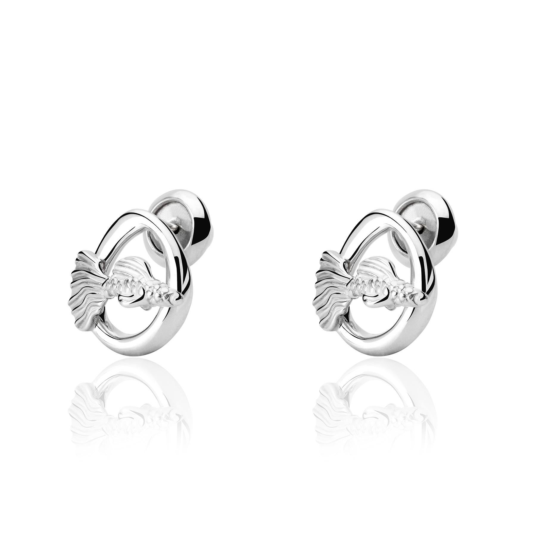 The Fish Earrings from the Animales Collection by TANE are made of sterling silver. At the center of an irregular link designed for the collection inspired by nature, there is a fish, the main species of the piece, decorating it with its exuberant