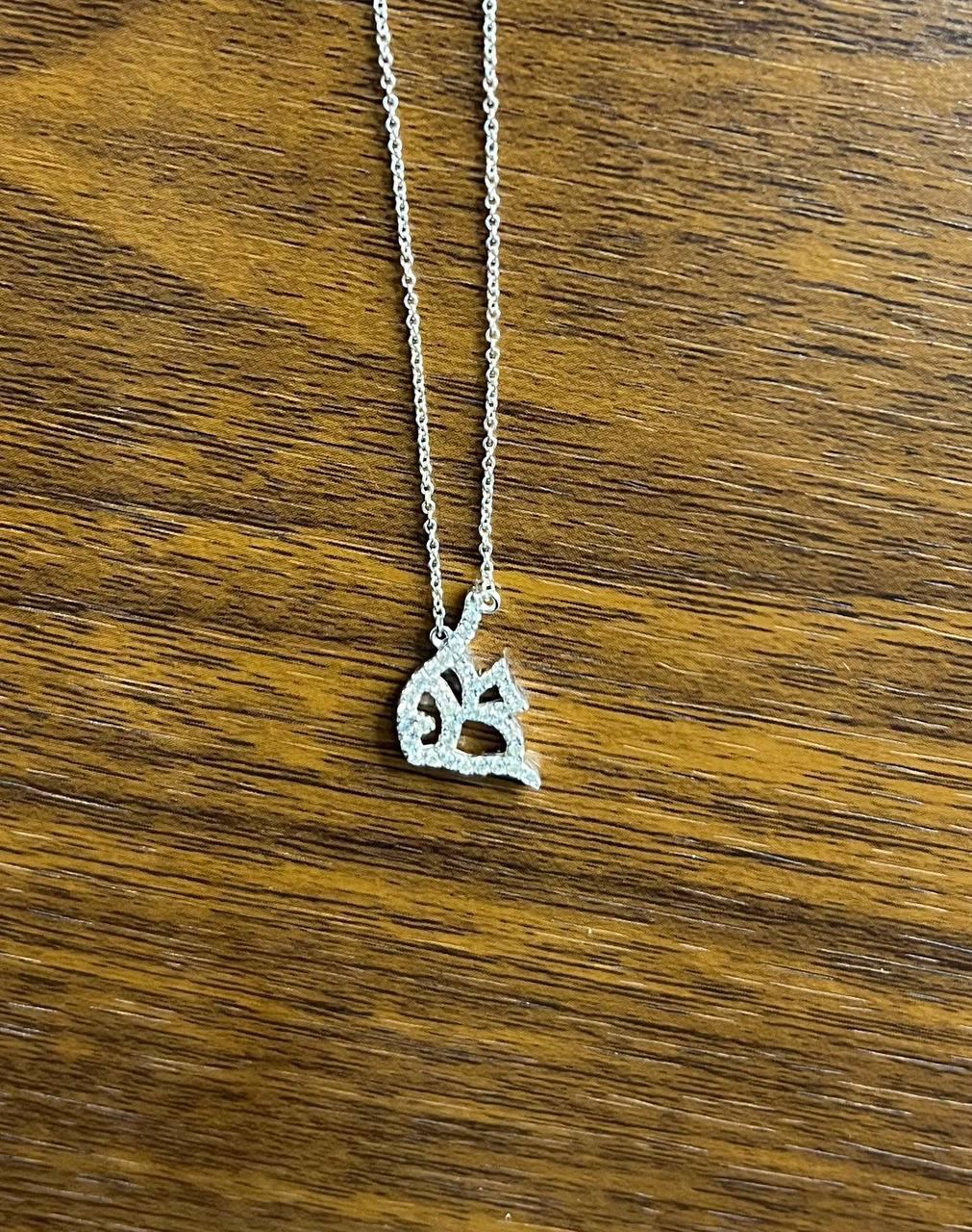 Collier pendentif en or blanc 18 carats serti d'un halo de diamants en forme de poisson Pour femmes en vente
