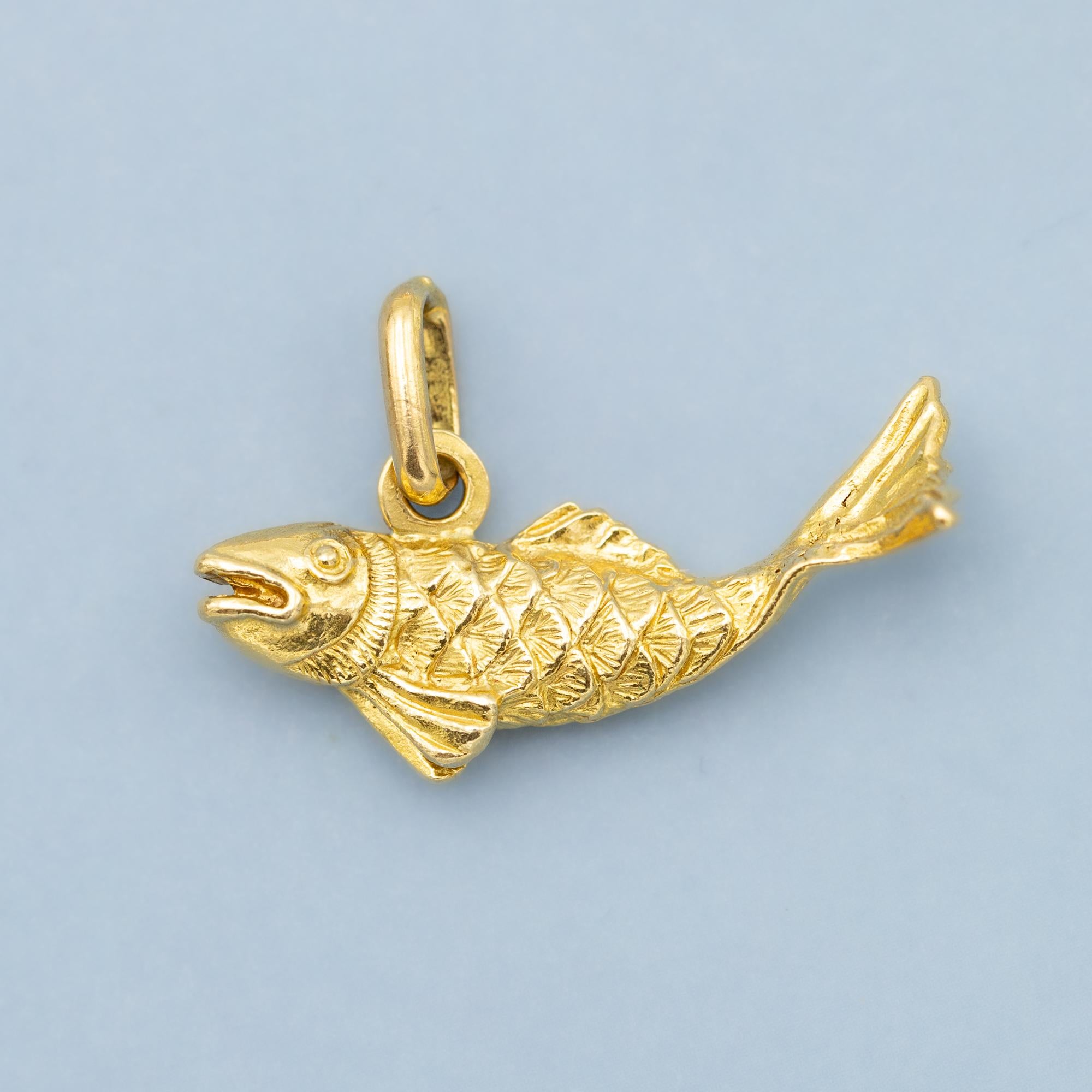 Fish - Vintage animal charm pendant - 18 karat solid yellow gold medallion 5