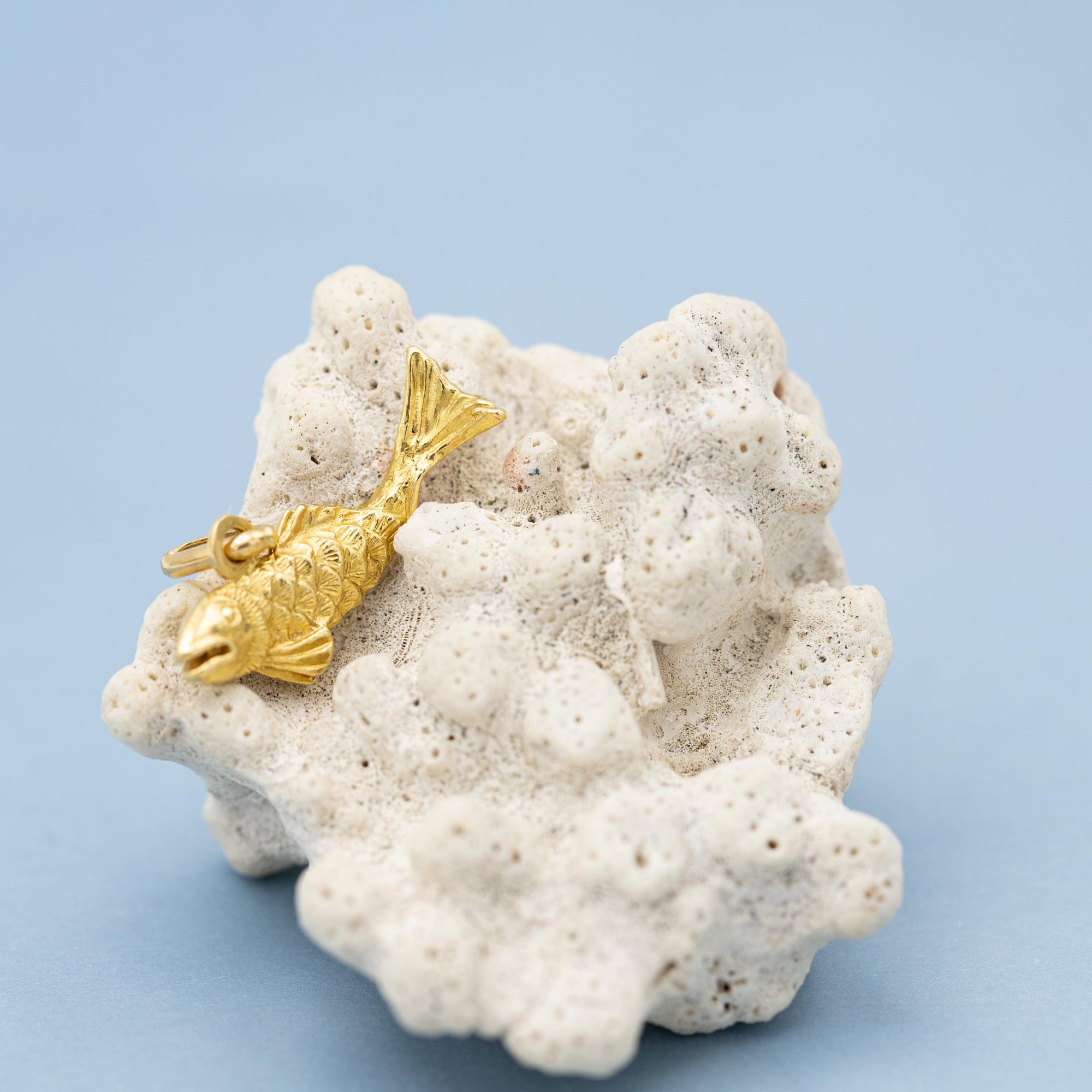 Fish - Vintage animal charm pendant - 18 karat solid yellow gold medallion 4