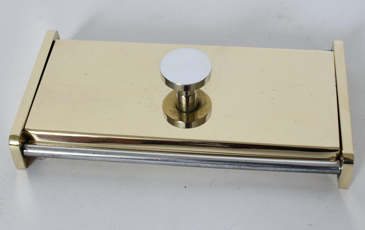 Scatola con coperchio in ottone lucido e alluminio Fisher-Crome, circa anni '40 in vendita 1