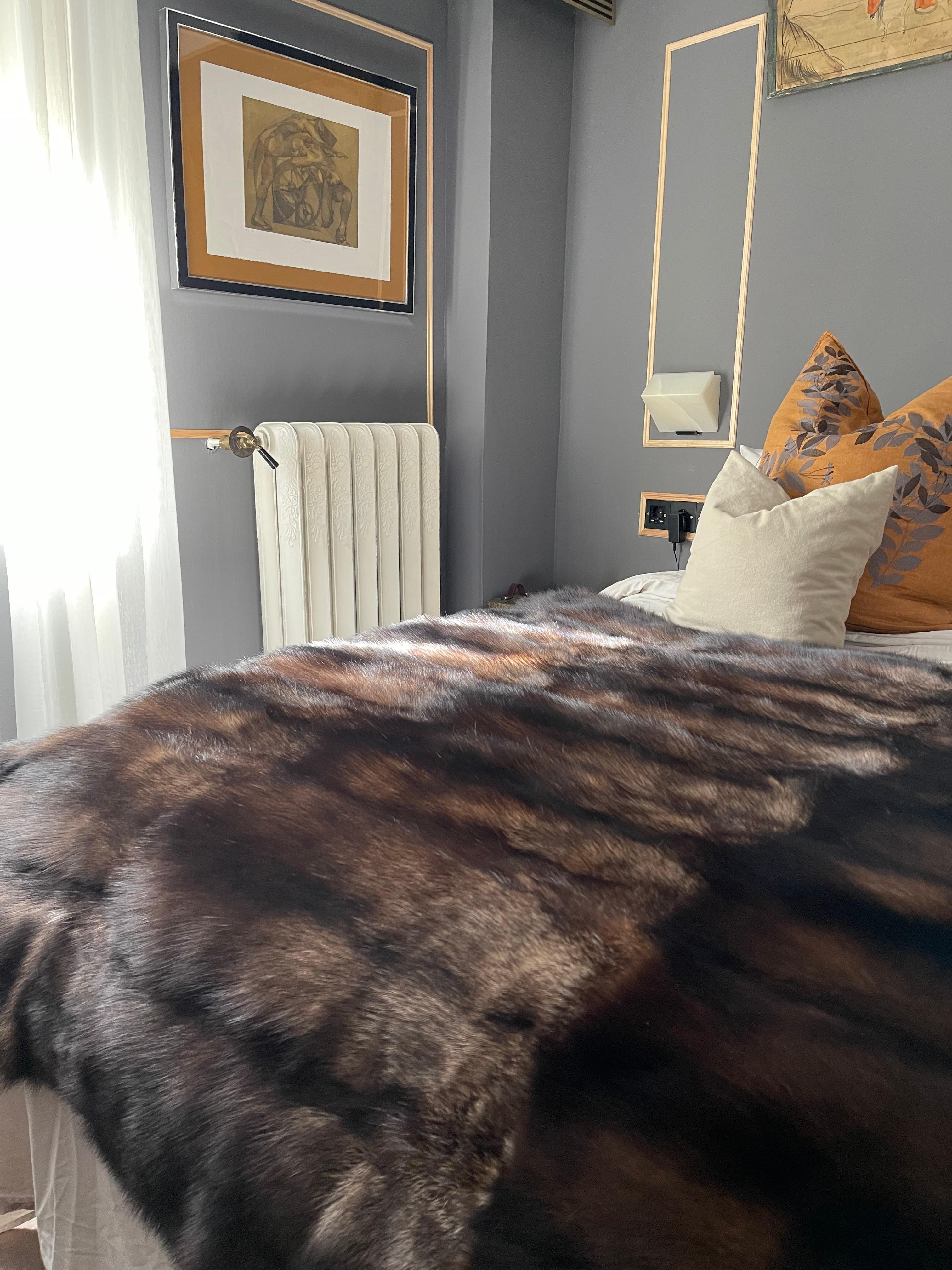 Fisher Fur Bett / Sofa Überdeckendecke, Rückenlehne aus Merinowolle im Zustand „Neu“ im Angebot in Alcoy, Alicante