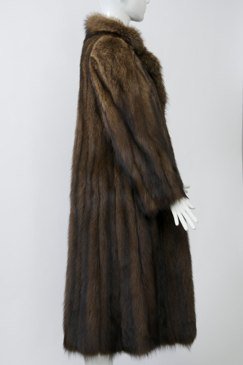 Manteau en fourrure de pêcheur d'Alixandre Bon état - En vente à Alford, MA