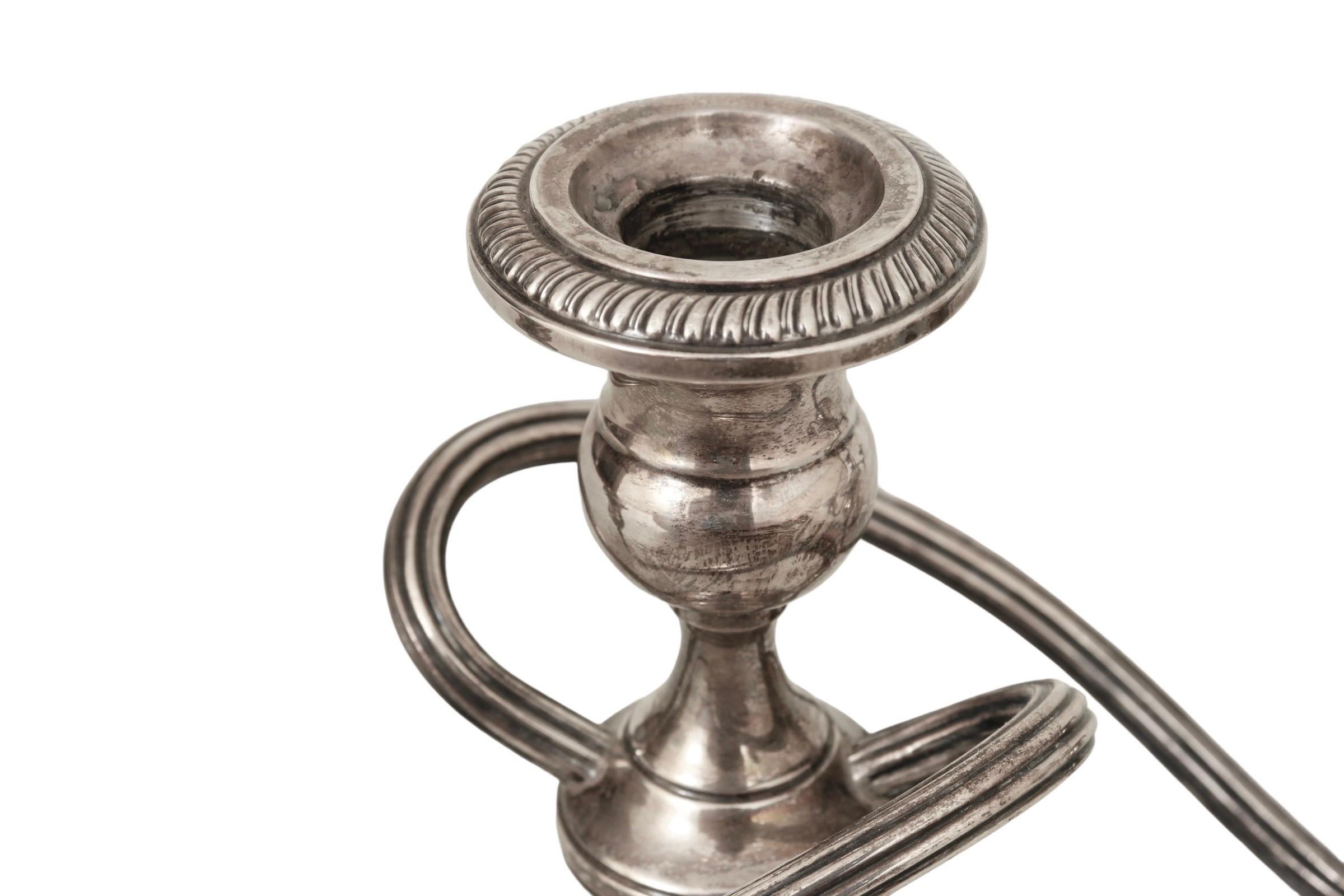 Pareja de candelabros Fisher Silver de estilo Imperio siglo XX en venta