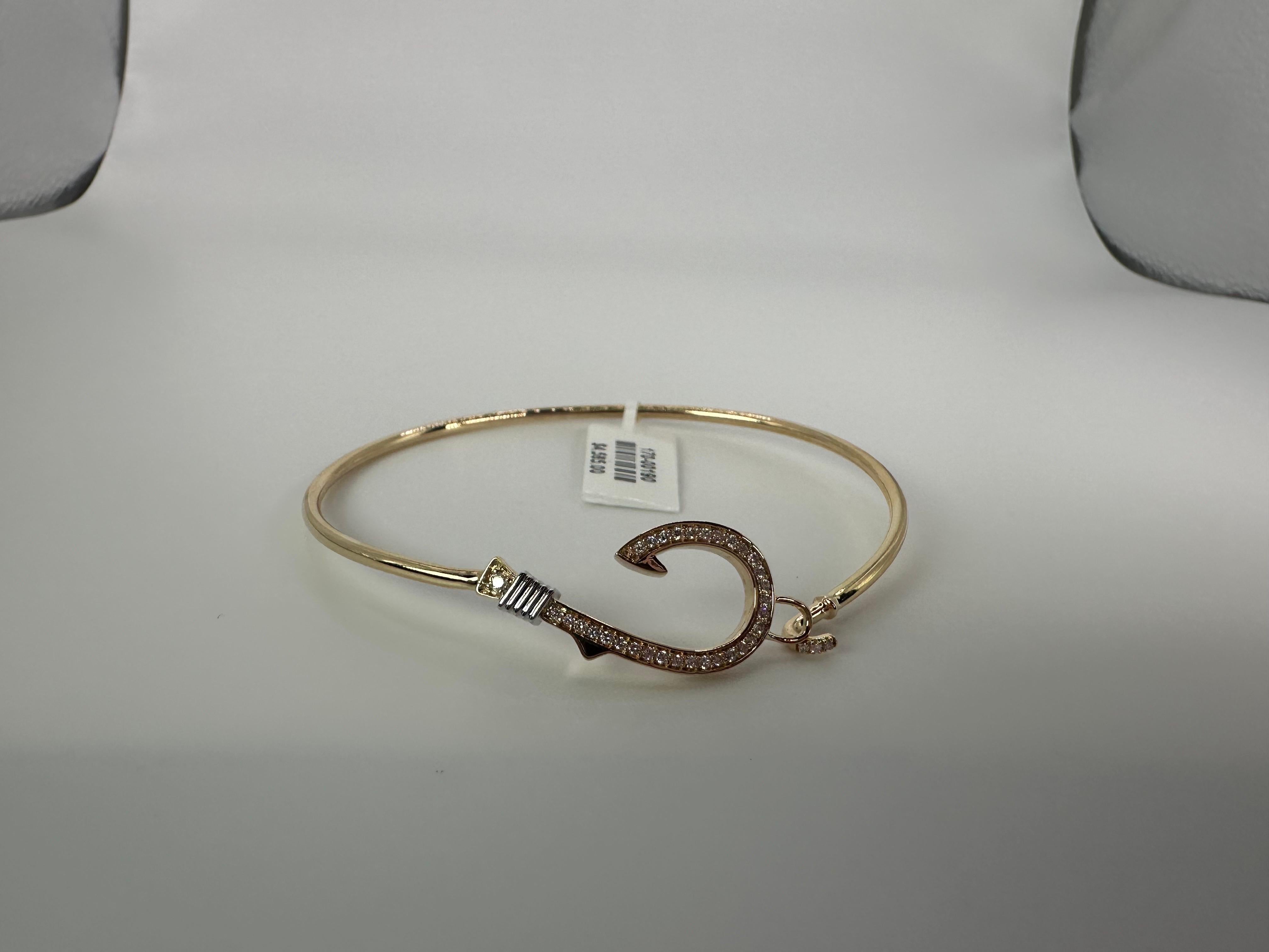 Stunning bracelet for fishing lovers, made with 14Kt gold and 0.18 carats of diamonds weighing almost 5 grams. Sits so good on the wrist, very comfortable! Comes with beautiful packaging, certificate of authenticity and fast shipping!

WHAT YOU GET