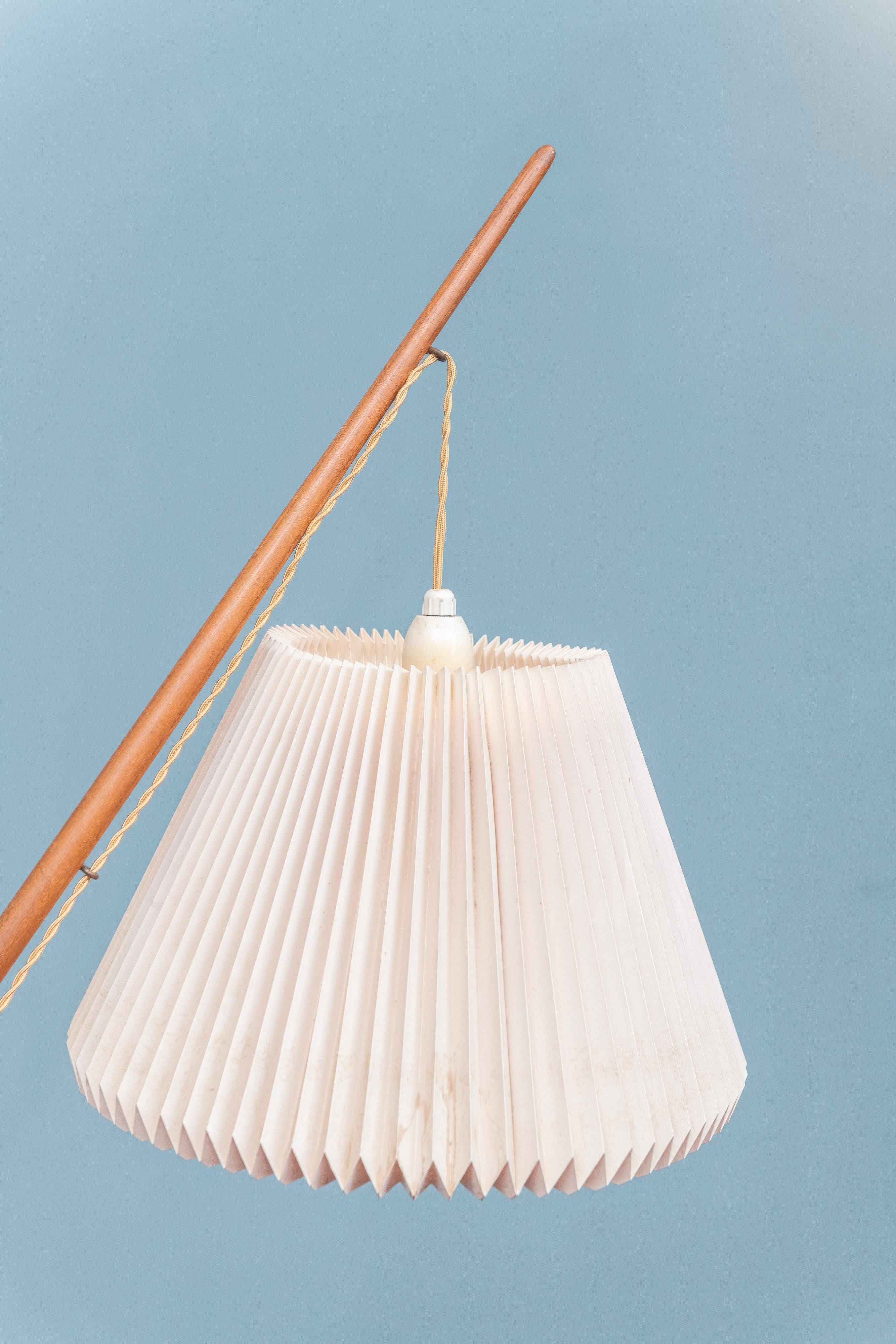 Stehlampe „Schminkstange“ von Svend Aage Holm Sorensen (Stahl) im Angebot