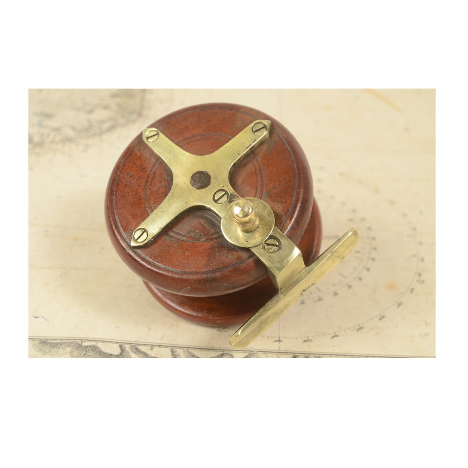 Fishing Reel Made of Turned Oak and Brass, UK, Early 1900s 6