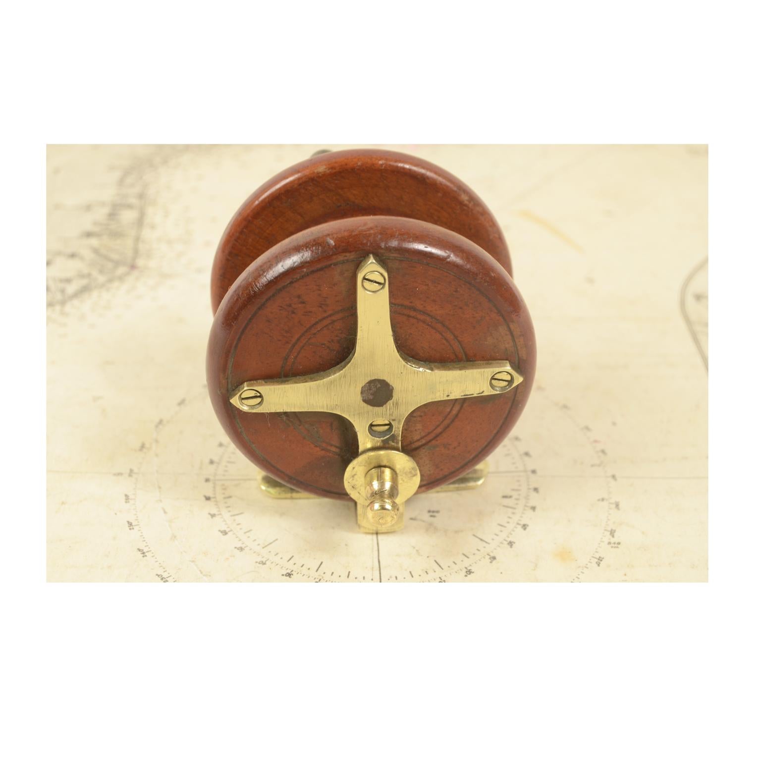 Fishing Reel Made of Turned Oak and Brass, UK, Early 1900s 1