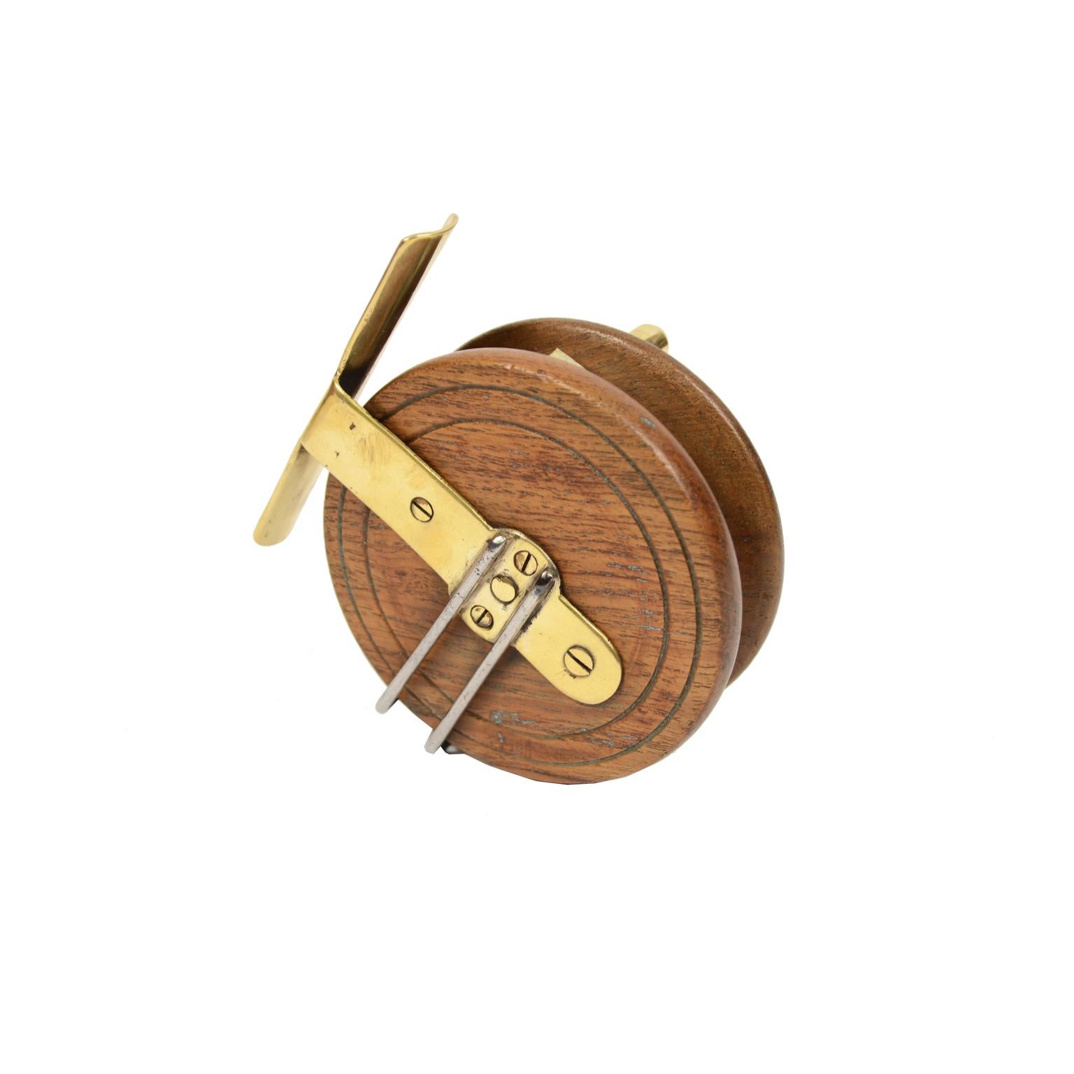 20th Century Fishing Reel Made of Turned Oak and Brass, UK, Early 1900s
