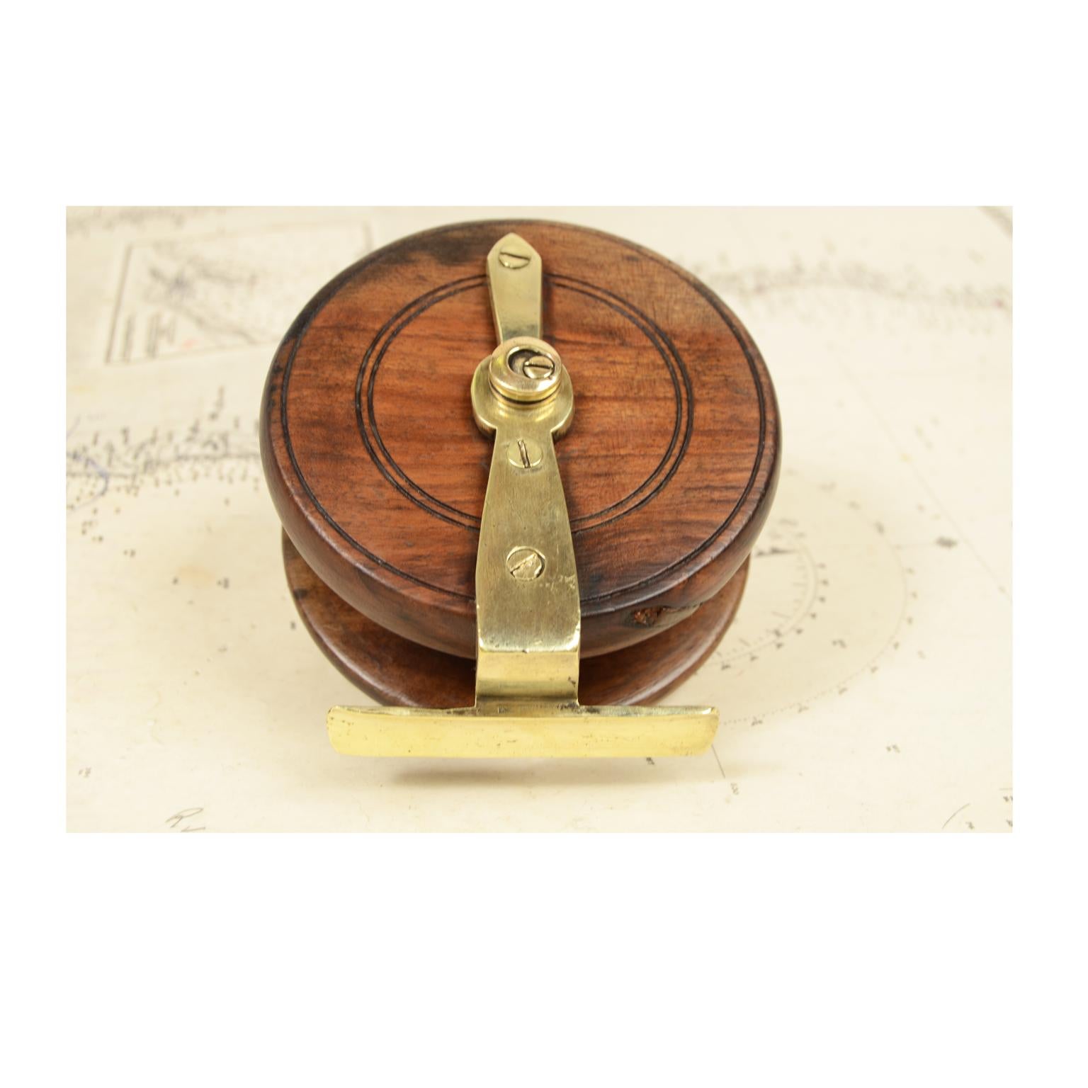 20th Century Antique Fishing Reel Made of Turned Oak and Brass, UK, Early 1900s