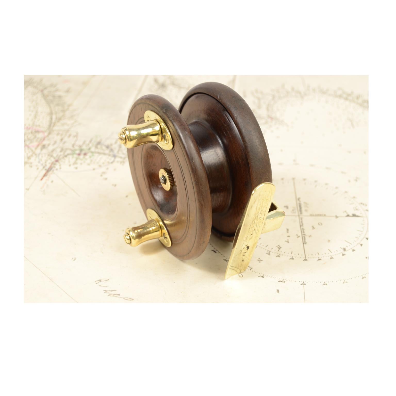 Antique Fishing Reel Made of Turned Oak and Brass, UK, Early 1900s 1