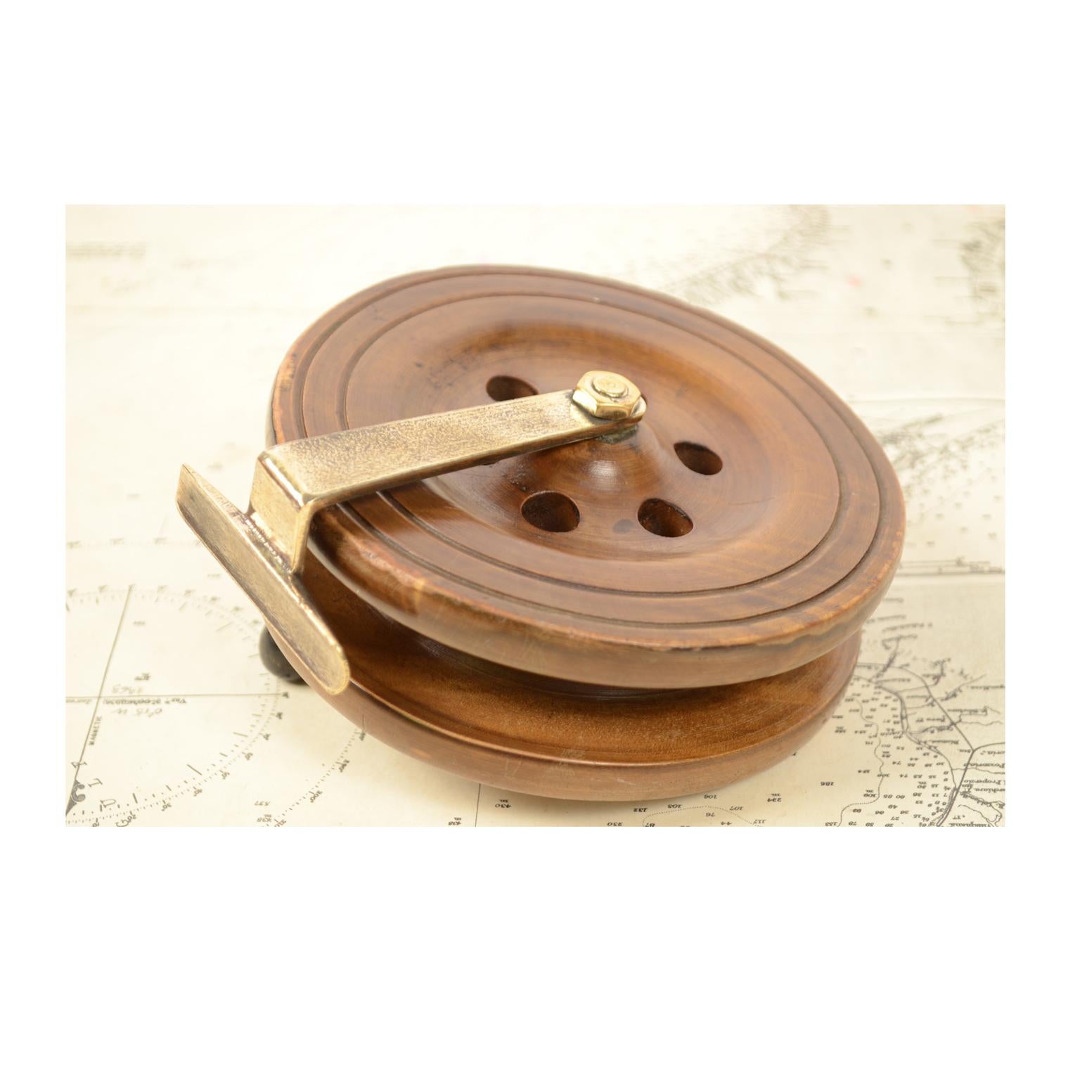 Fishing Reel of Turned Oak and Brass, 1900 3
