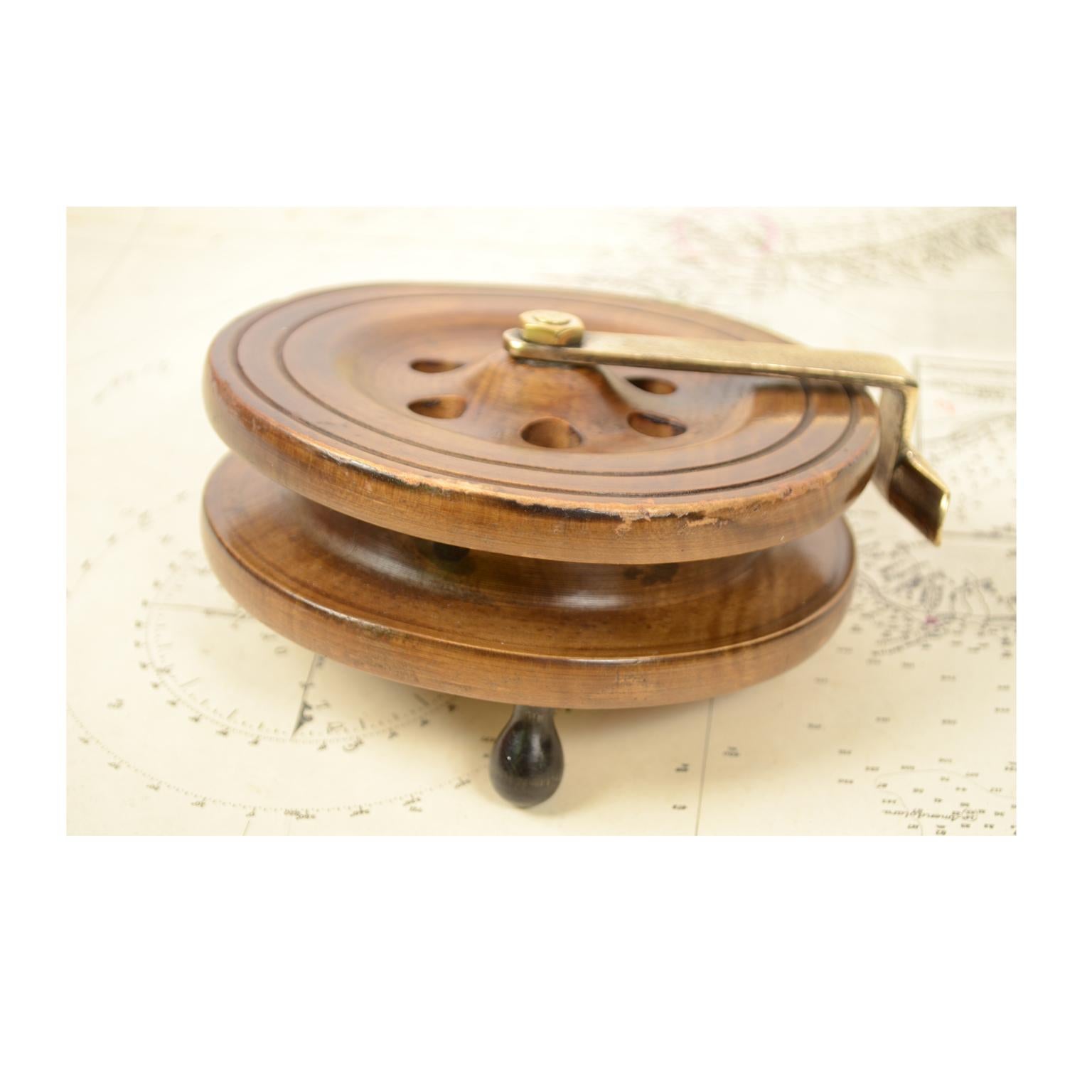 Fishing Reel of Turned Oak and Brass, 1900 4