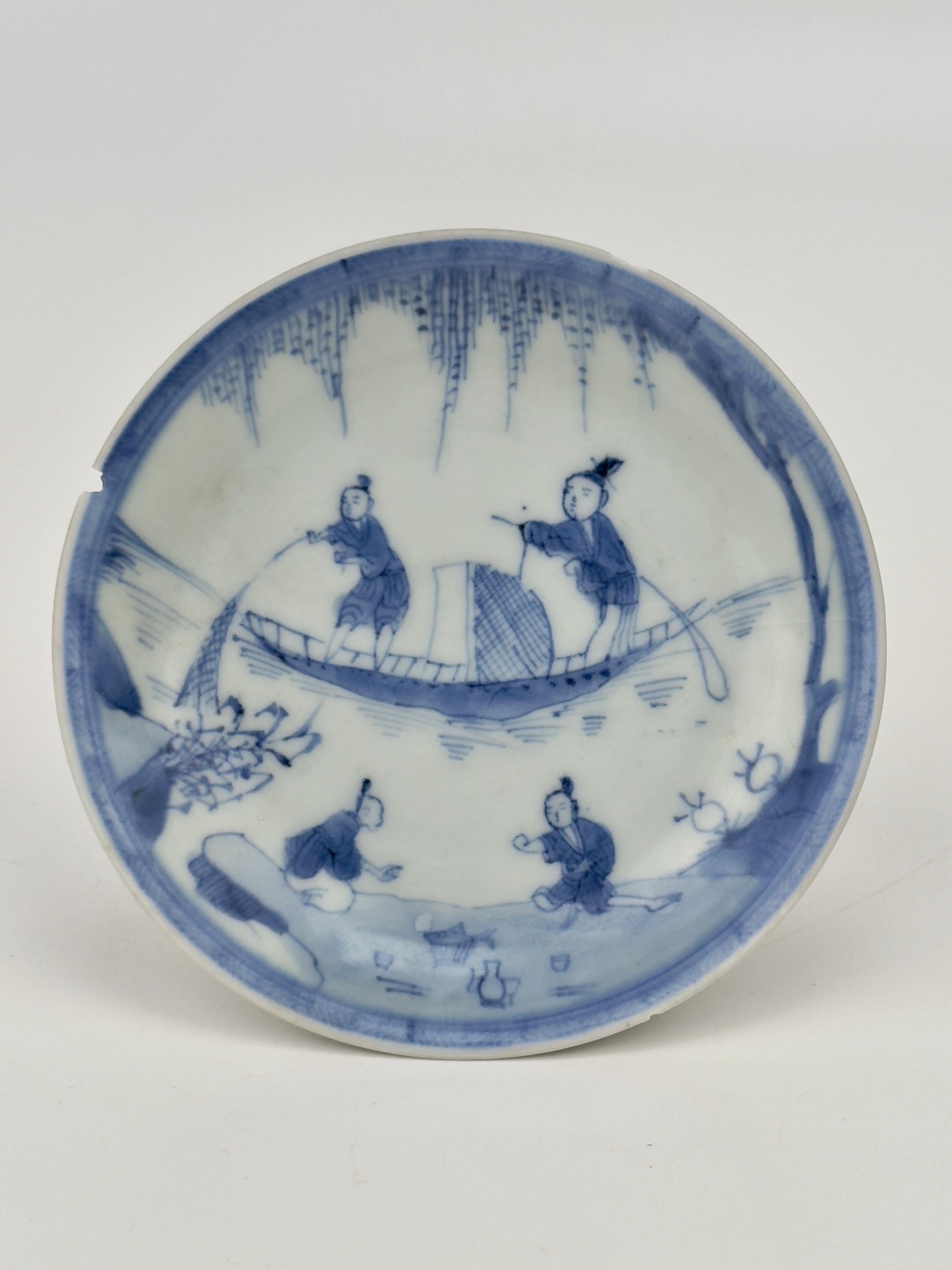 Fischerszene Blau-Weiß Untertasse CIRCA 1725, Qing Dynasty, Yongzheng Reign im Angebot 2