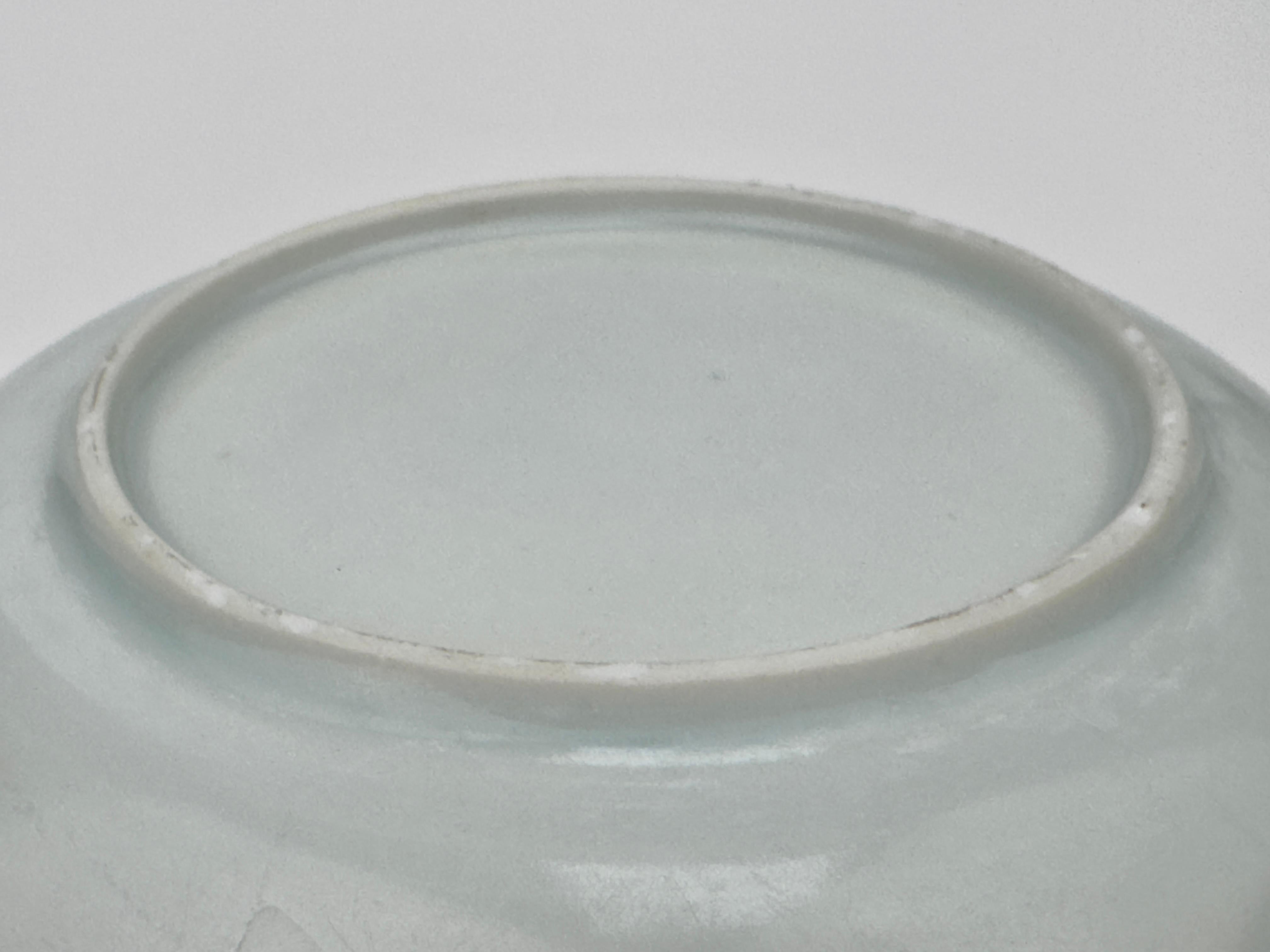 Fischerszene Blau-Weiß Untertasse CIRCA 1725, Qing Dynasty, Yongzheng Reign im Angebot 1