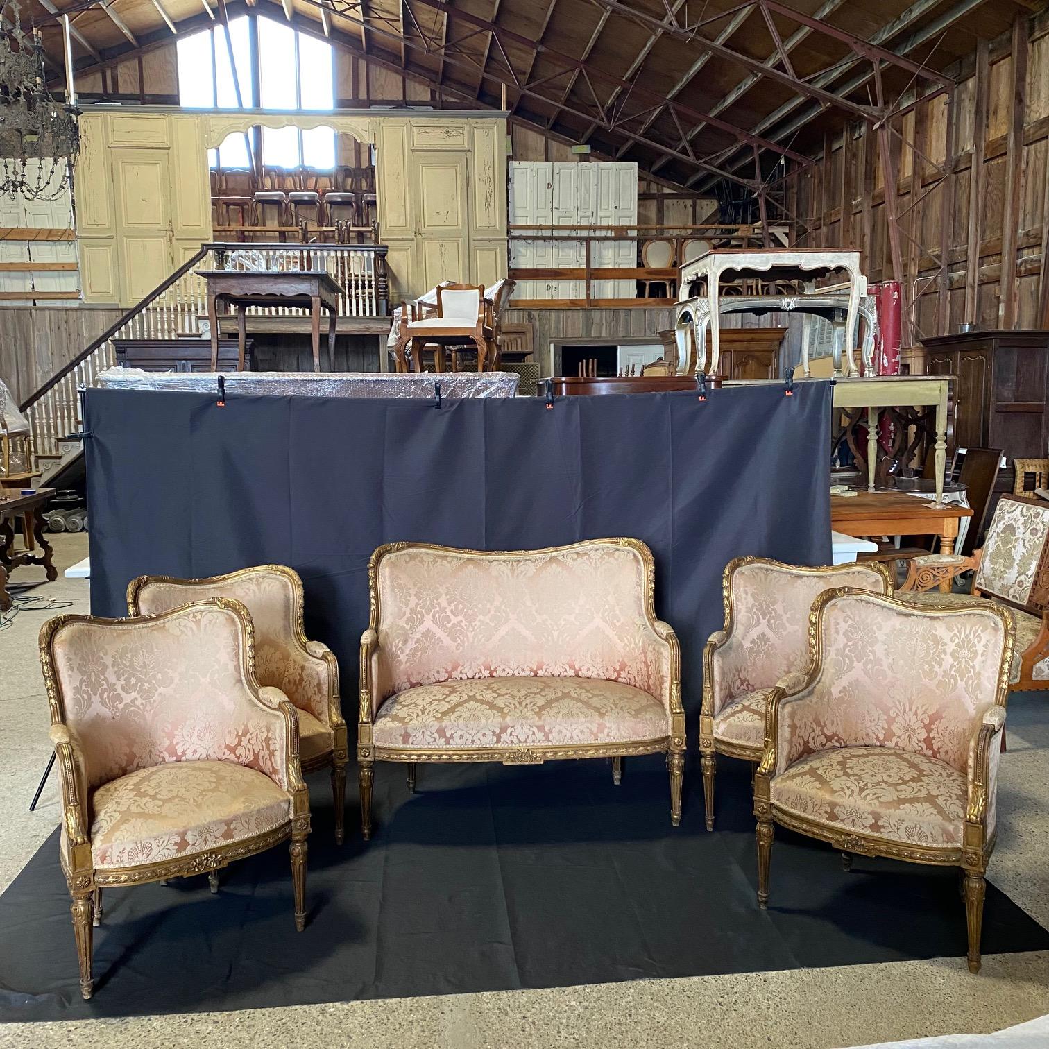 Fit for a Queen Giltwood & Rose Damask Sofa from Salon Suite For Sale 8