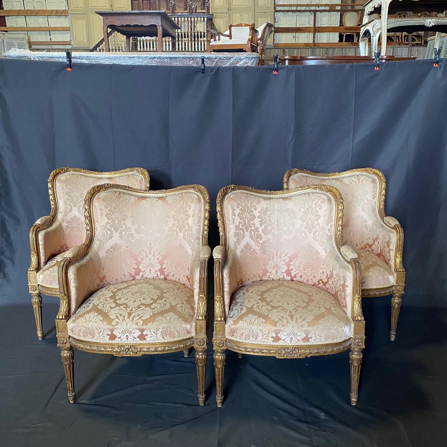Fit for a Queen Giltwood & Rose Damask Sofa from Salon Suite For Sale 9