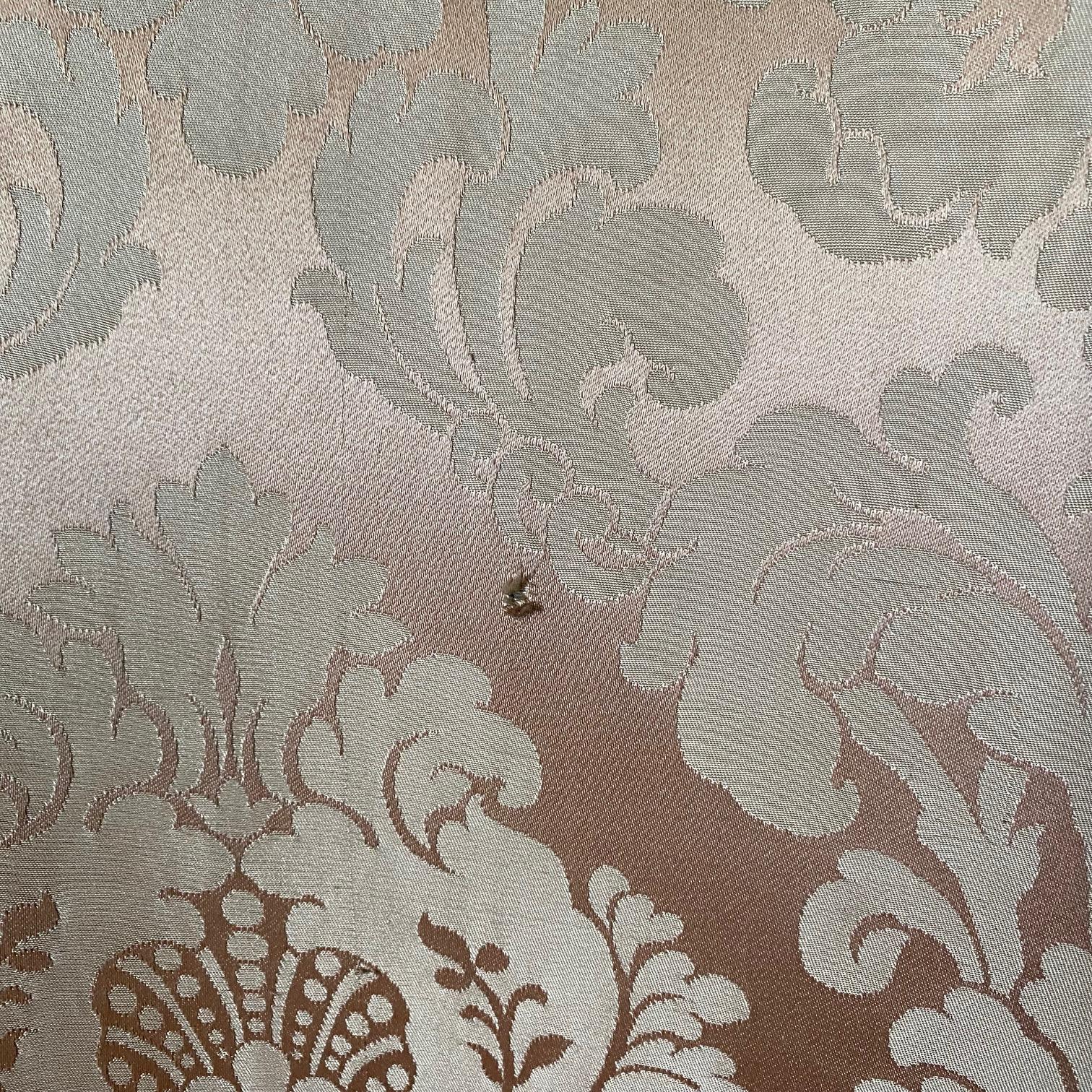 Fit for a Queen Giltwood & Rose Damask Sofa from Salon Suite For Sale 13