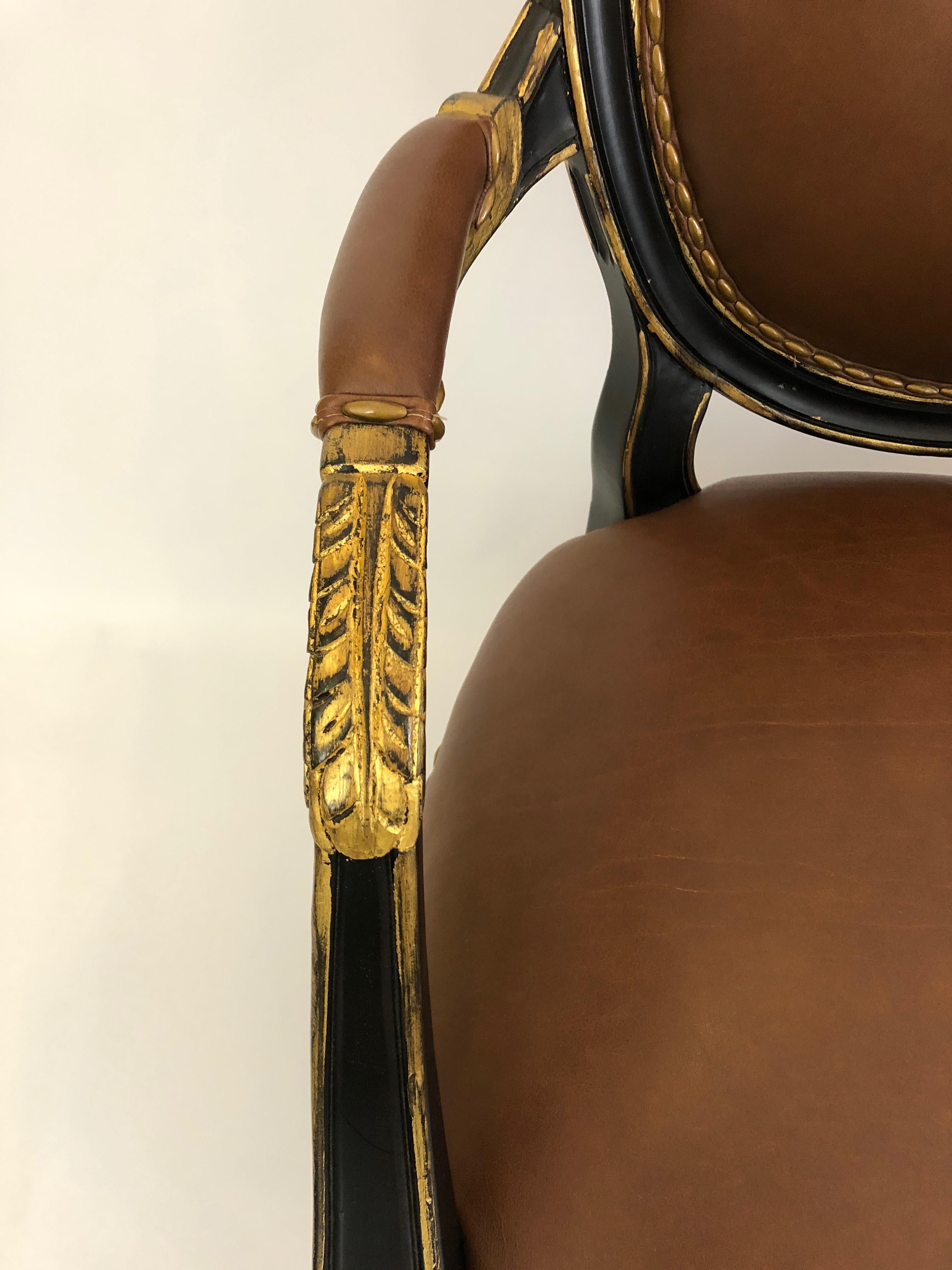 Américain Paire de fauteuils du siècle en cuir marron souple et dorés à l'ébène en vente