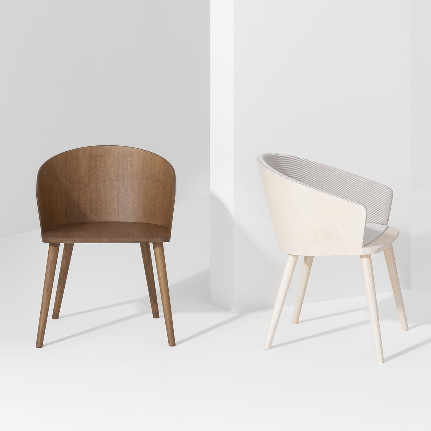 Moderno Sedia Fitt Hug 044 Brown di Victor Carrasco